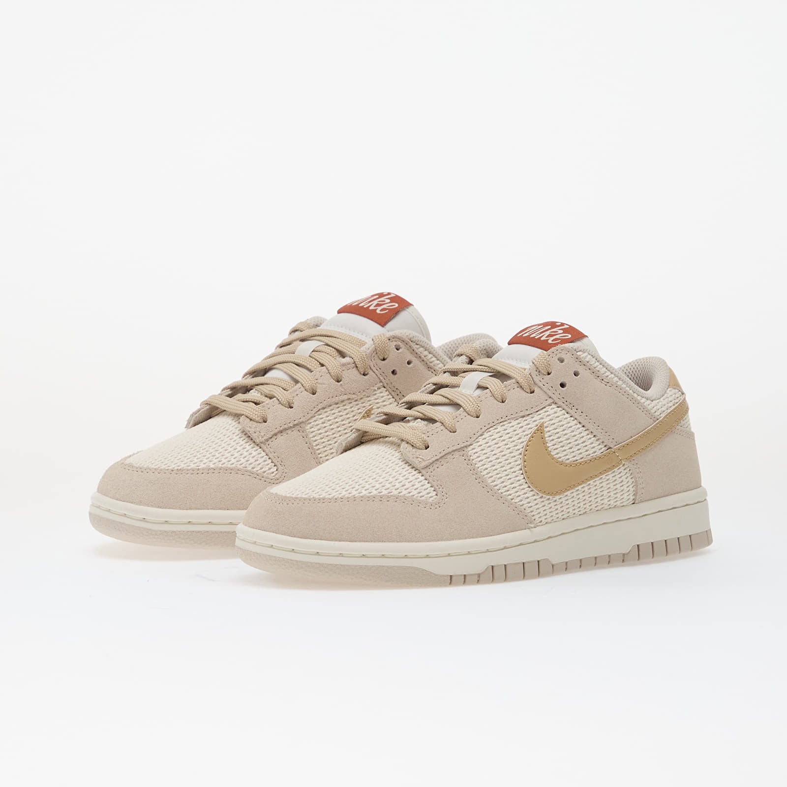 Sneakers og sko til kvinder Nike Dunk Low Se Sail/ Linen-Lt Orewood Brn-Sail