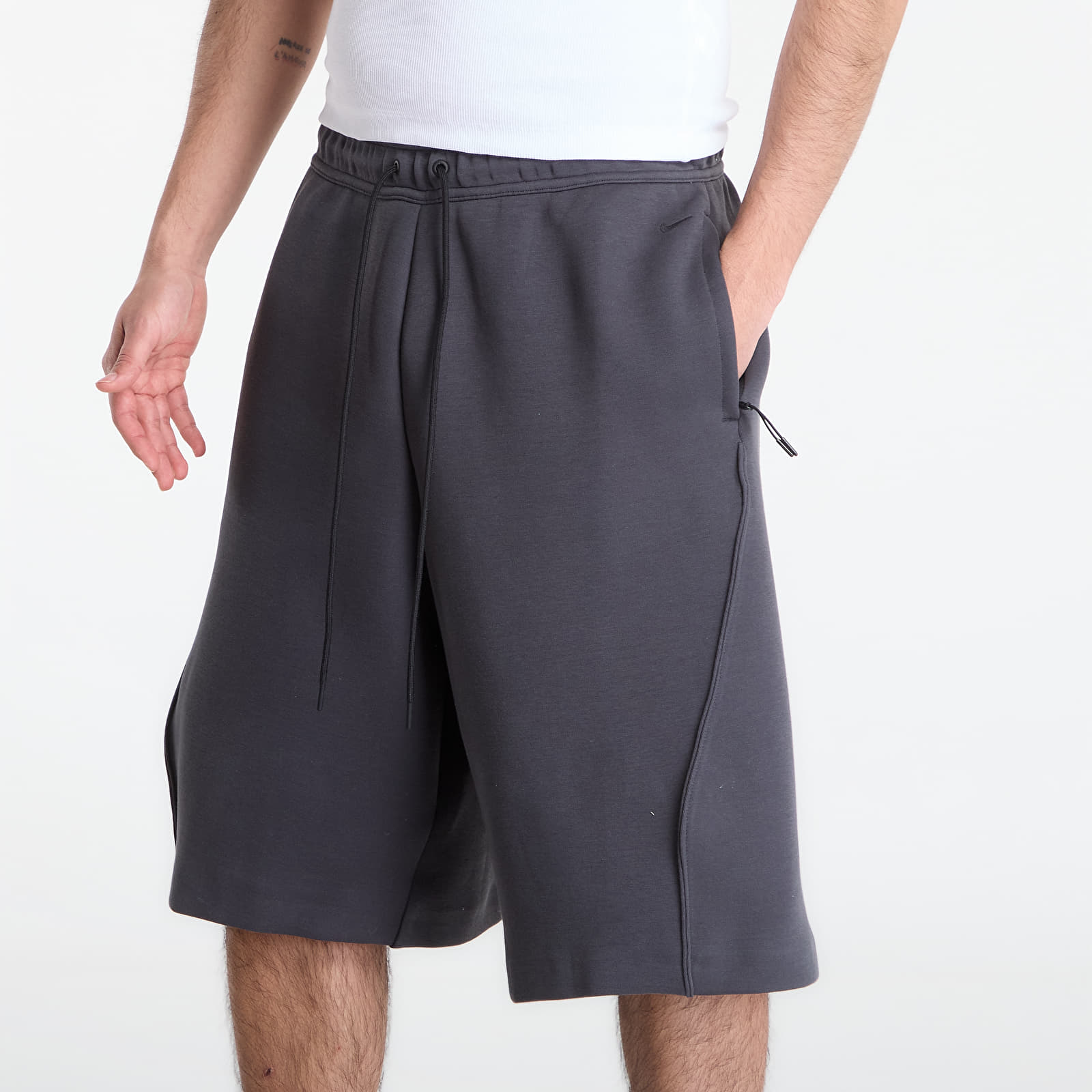 Miesten shortsit Nike Tech Men's Fleece Oversized Fit Shorts Anthracite/ Black