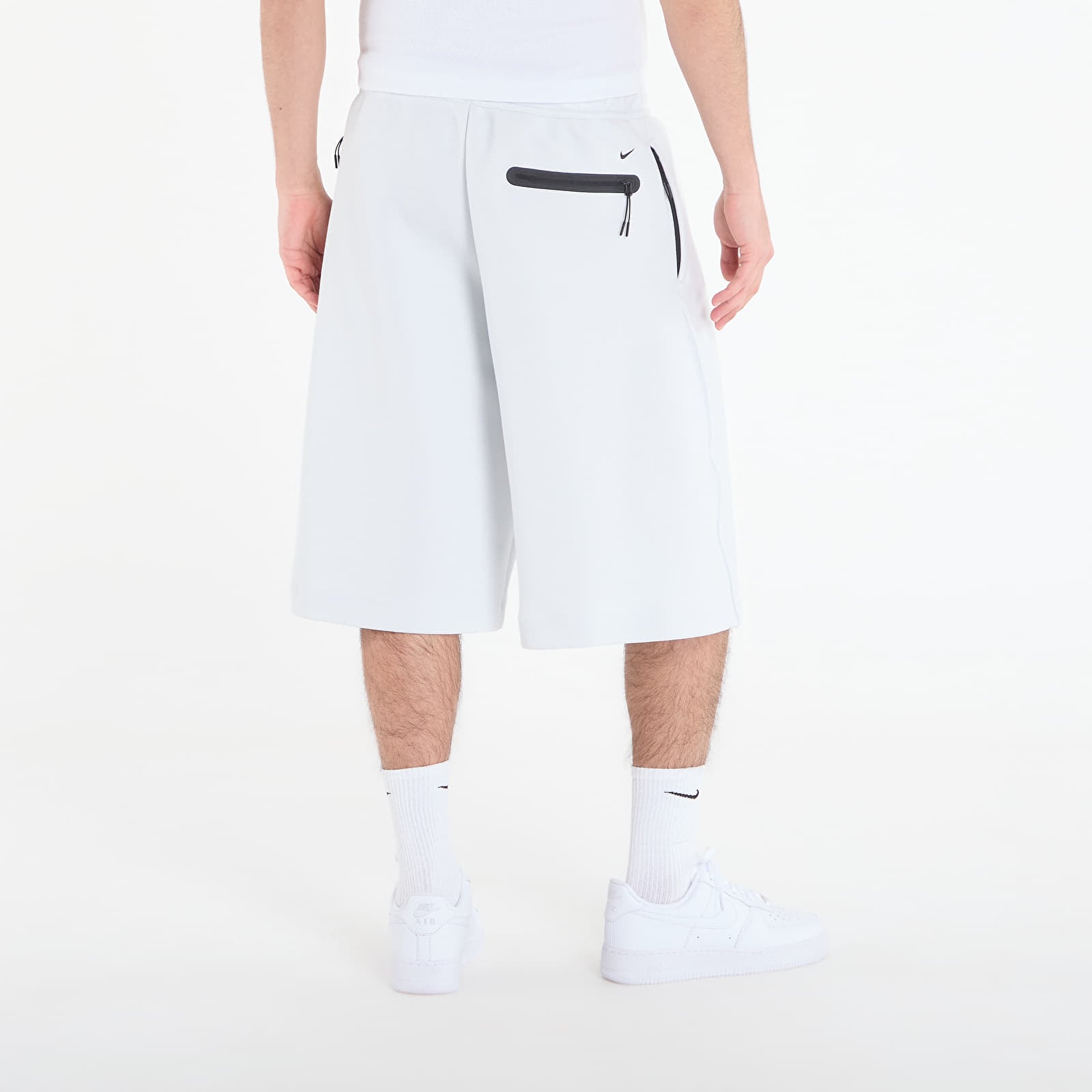 Miesten shortsit Nike Tech Men's Fleece Oversized Fit Shorts Off White/ Black