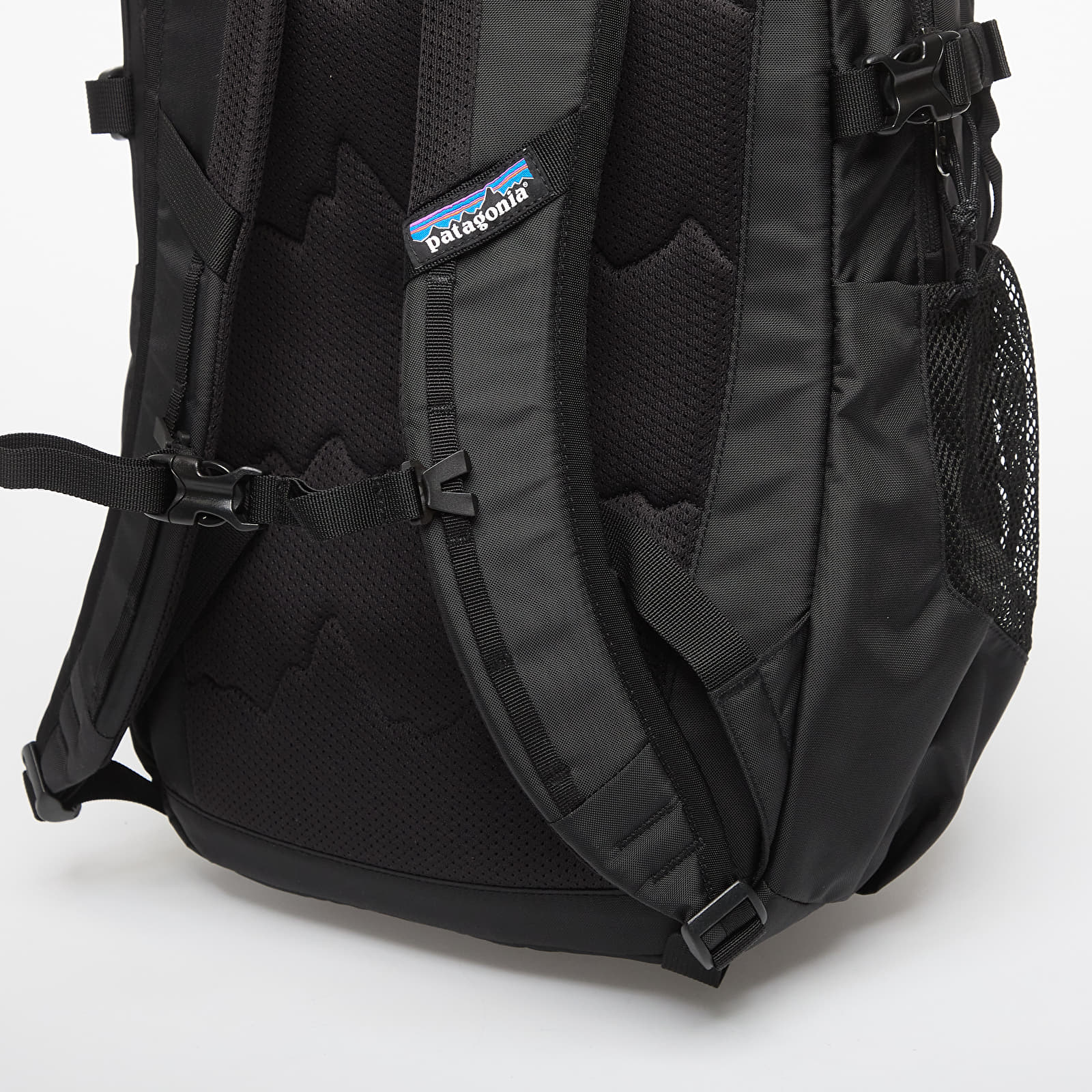 Muške torbe preko ramena Patagonia Refugio Day Pack 26L Black