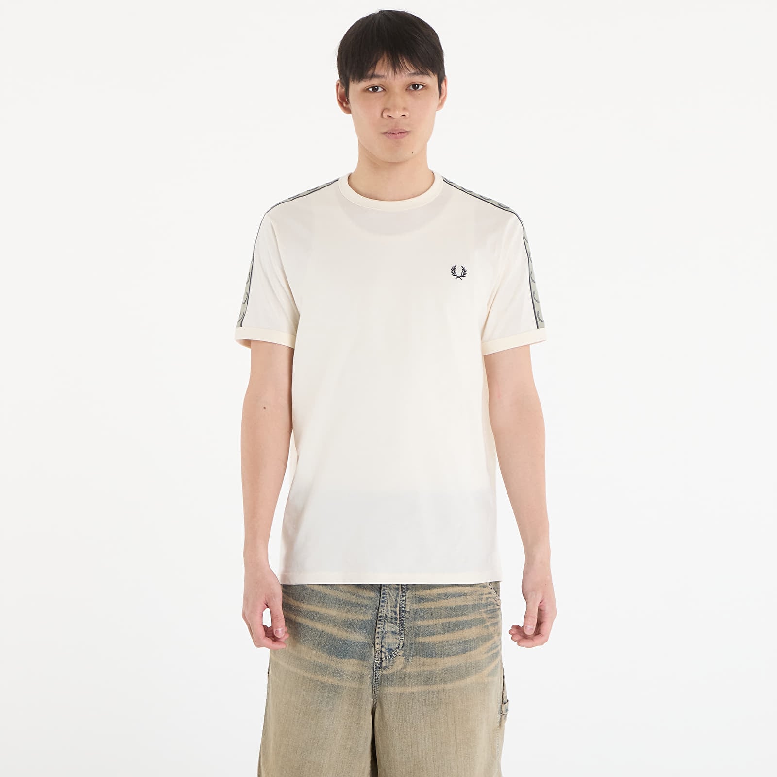 T-shirts för män FRED PERRY Contrast Tape Ringer T-Shirt Ecru/ Navy