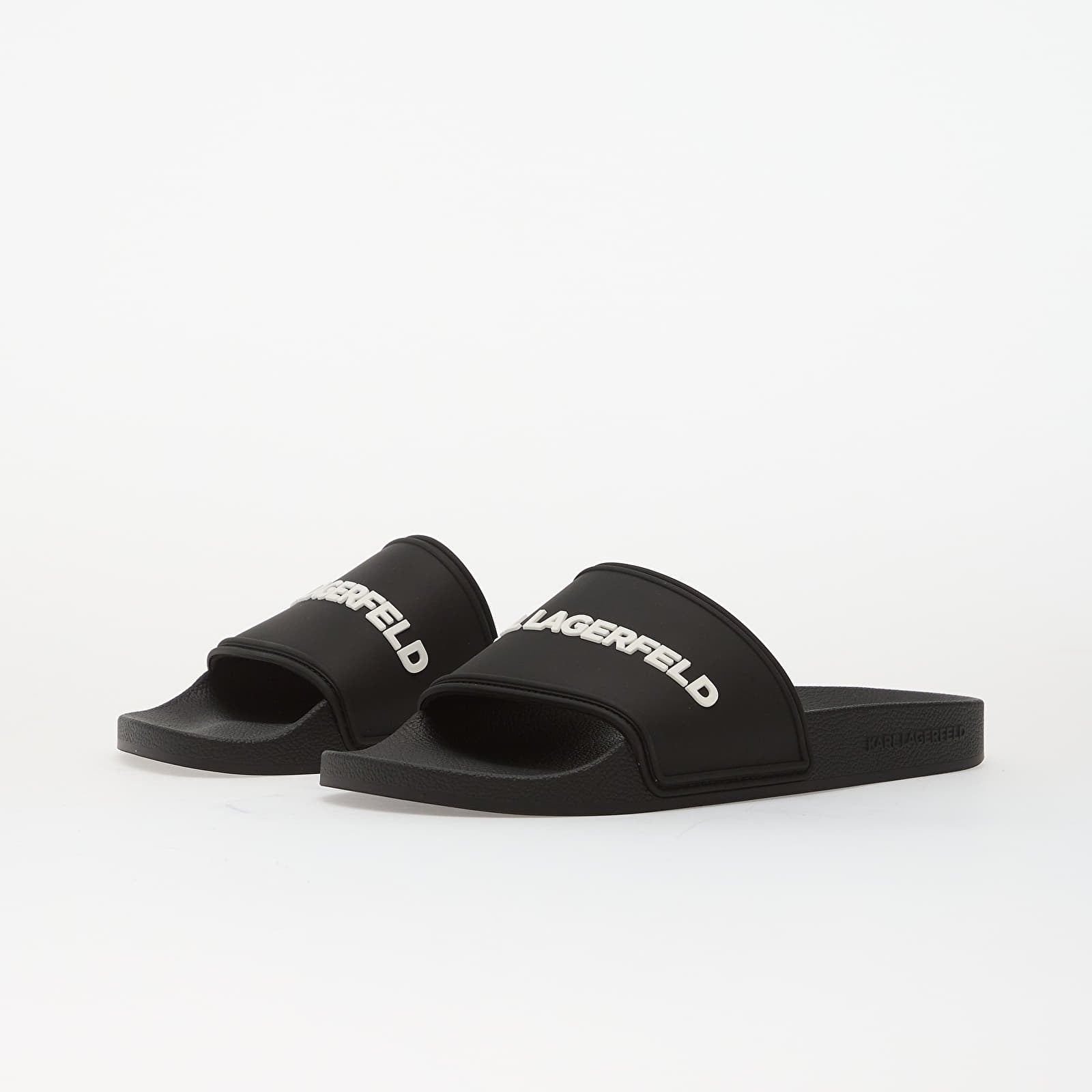 Pánske tenisky a topánky Karl Lagerfeld Kondo Ii Long Logo Slide Black Rubber