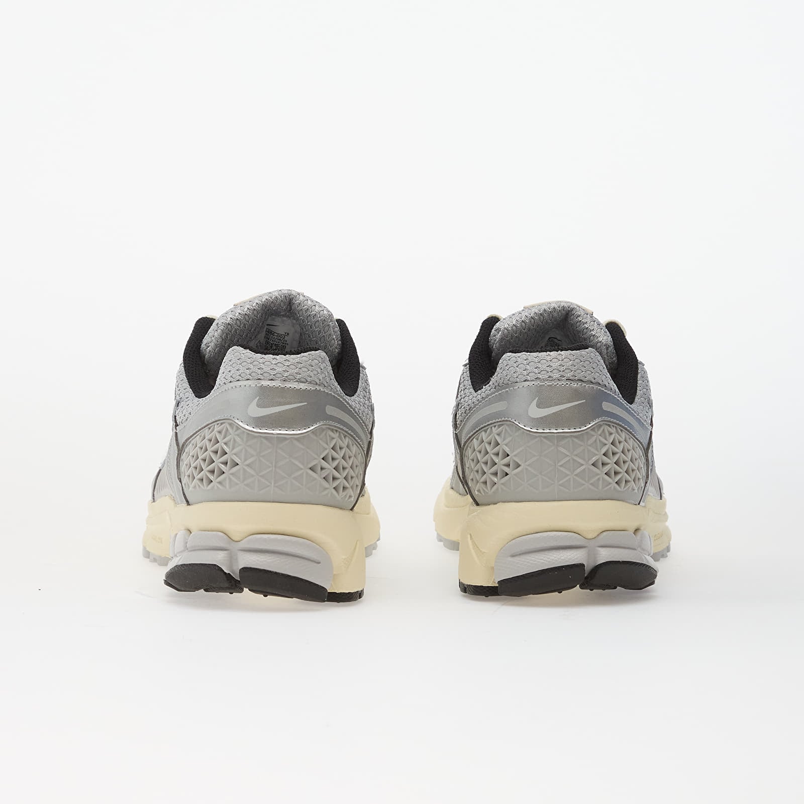 Meeste tossud ja kingad Nike Zoom Vomero 5 Grey Fog/ Chrome-Metallic Silver