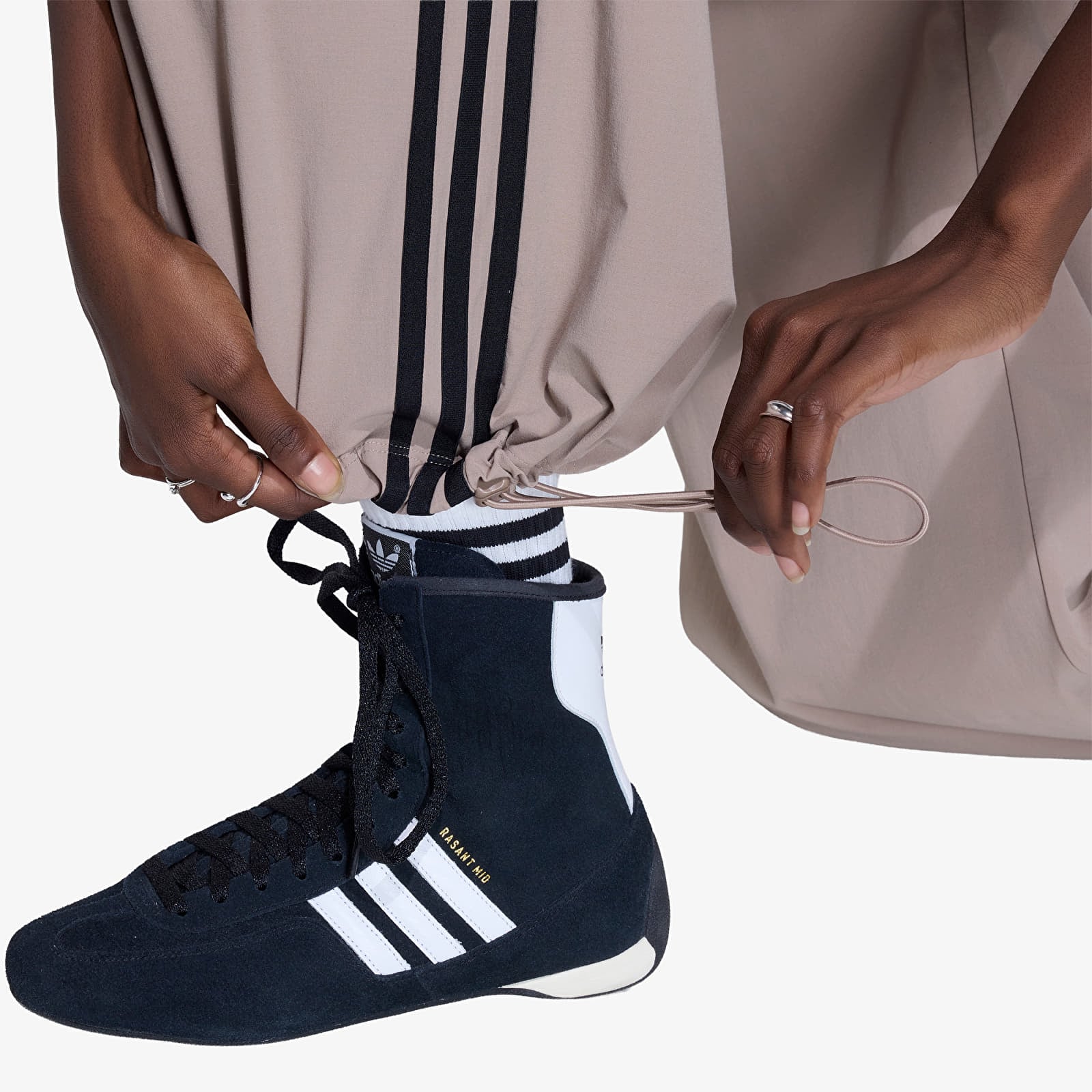 Pantaloni tuta donna adidas Adilenium 5.0 Og Adilenium Track Tracksuit Bottoms With Pleats Chalky Brown