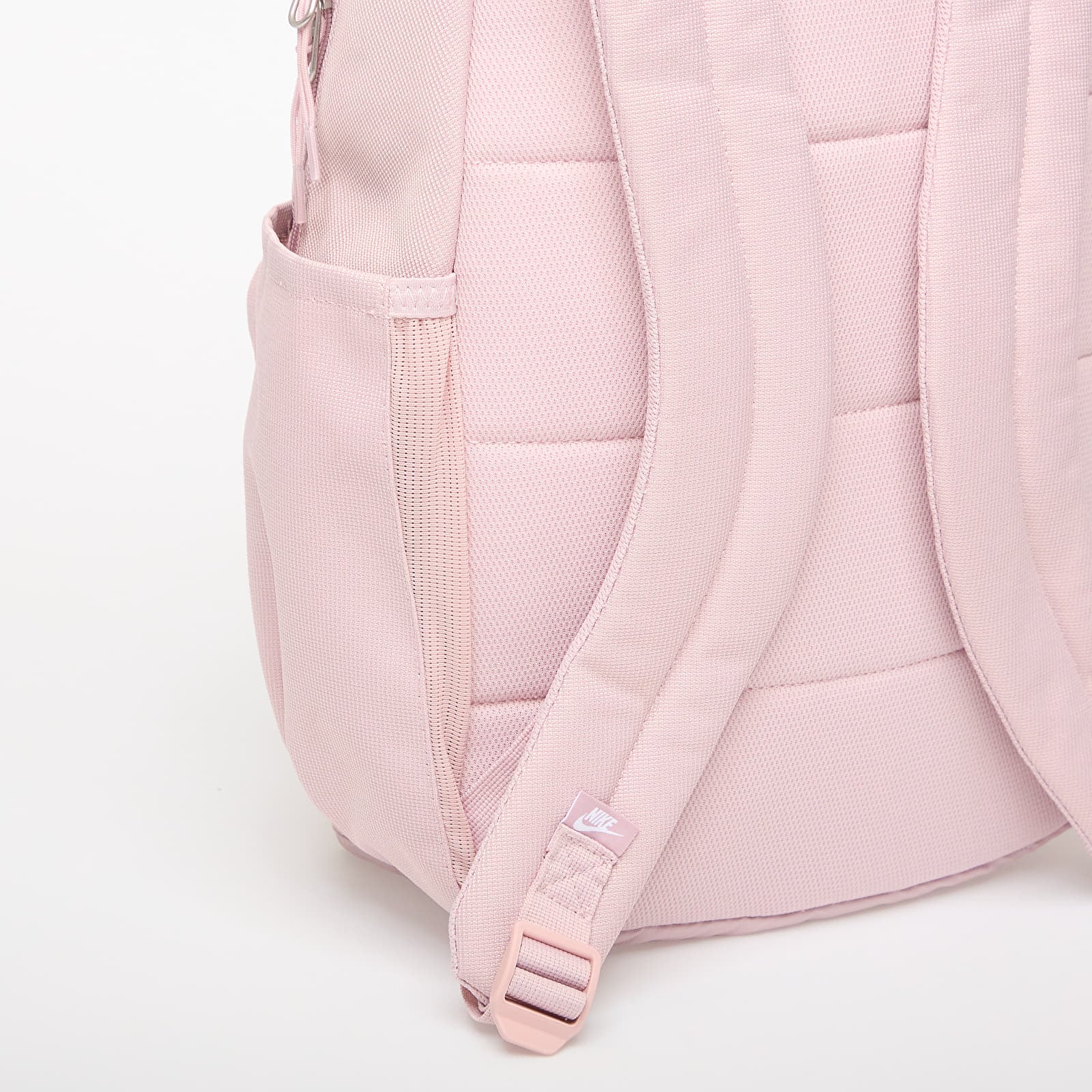 Pánské batohy Nike Heritage Eugene Backpack 20L Particle Rose/ Particle Rose