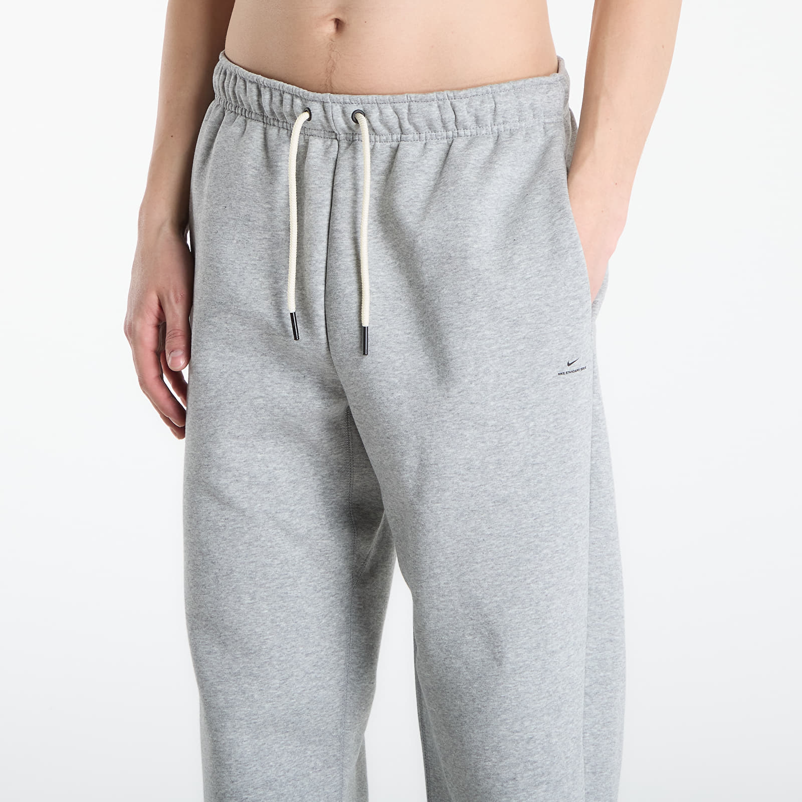 Pánske tepláky Nike Standard Issue Men's Therma-FIT Brushed Open-Hem Basketball Pants Dk Grey Heather/ Black