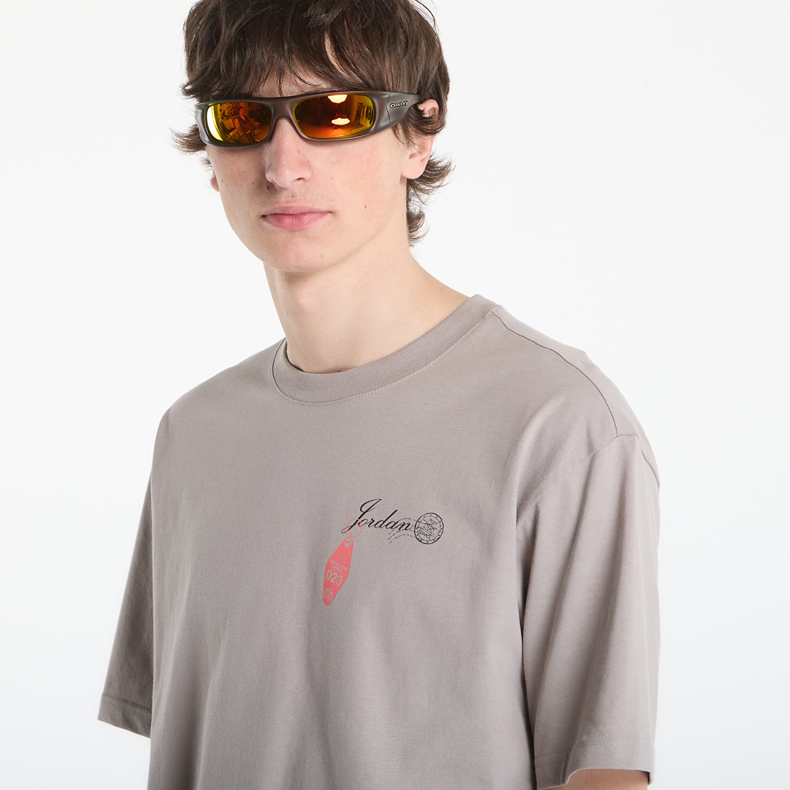 Meeste T-särgid Jordan Men's Graphic T-Shirt Enigma Stone/ Infrared 23