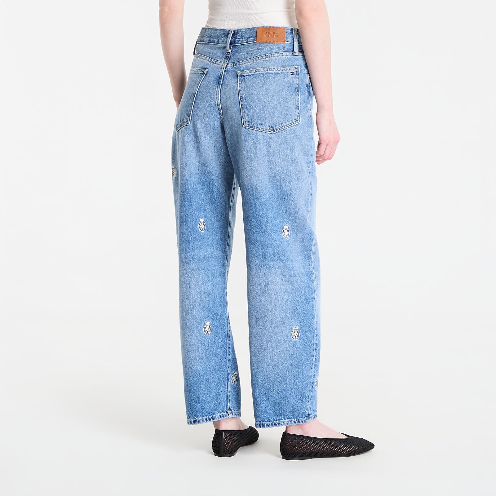 Ženske traperice Tommy Hilfiger Denim Aoe Crest Barrel Jeans Finn