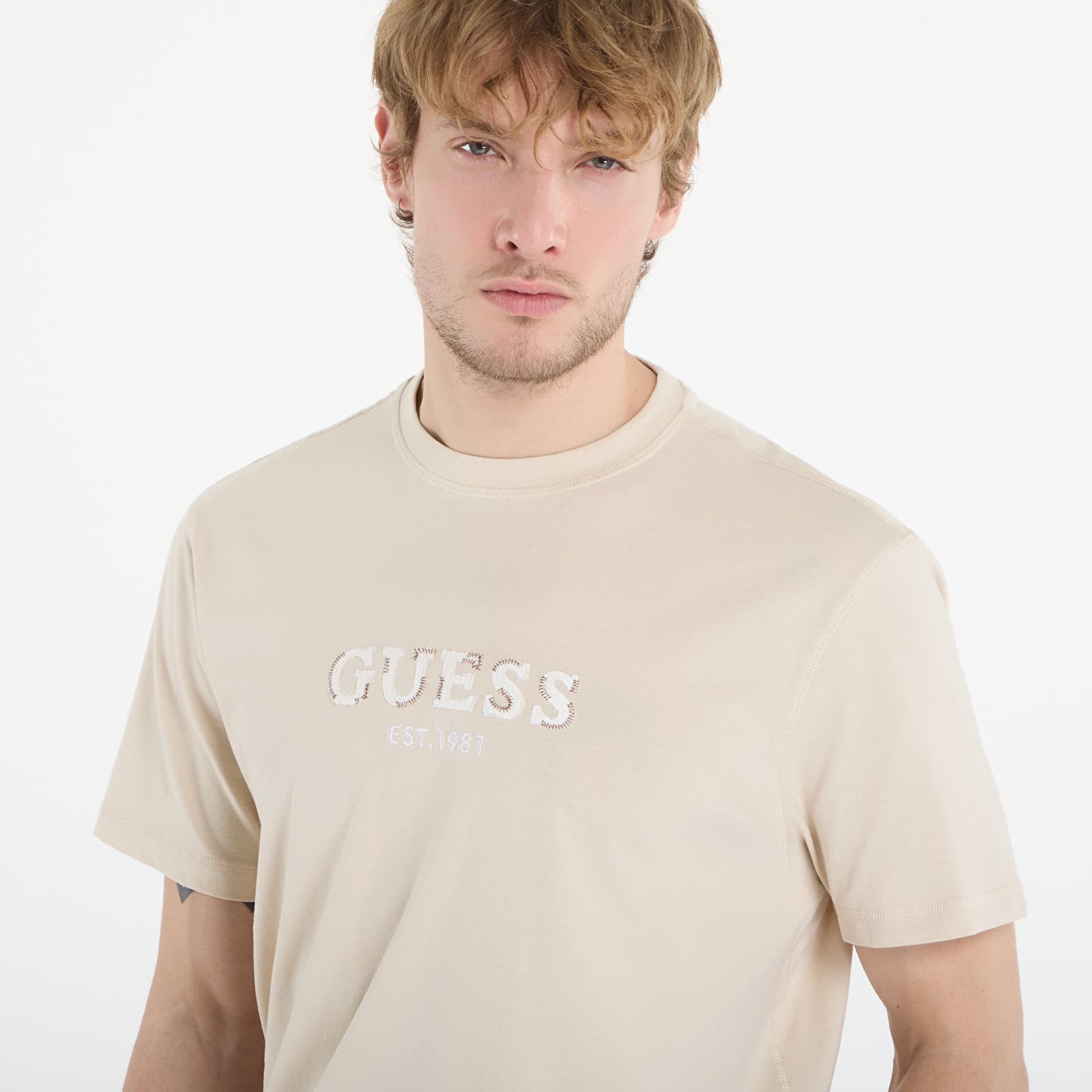 T-Shirts Guess Jeans Cn Ss Guess Logo Contrast Stitch Light Oak