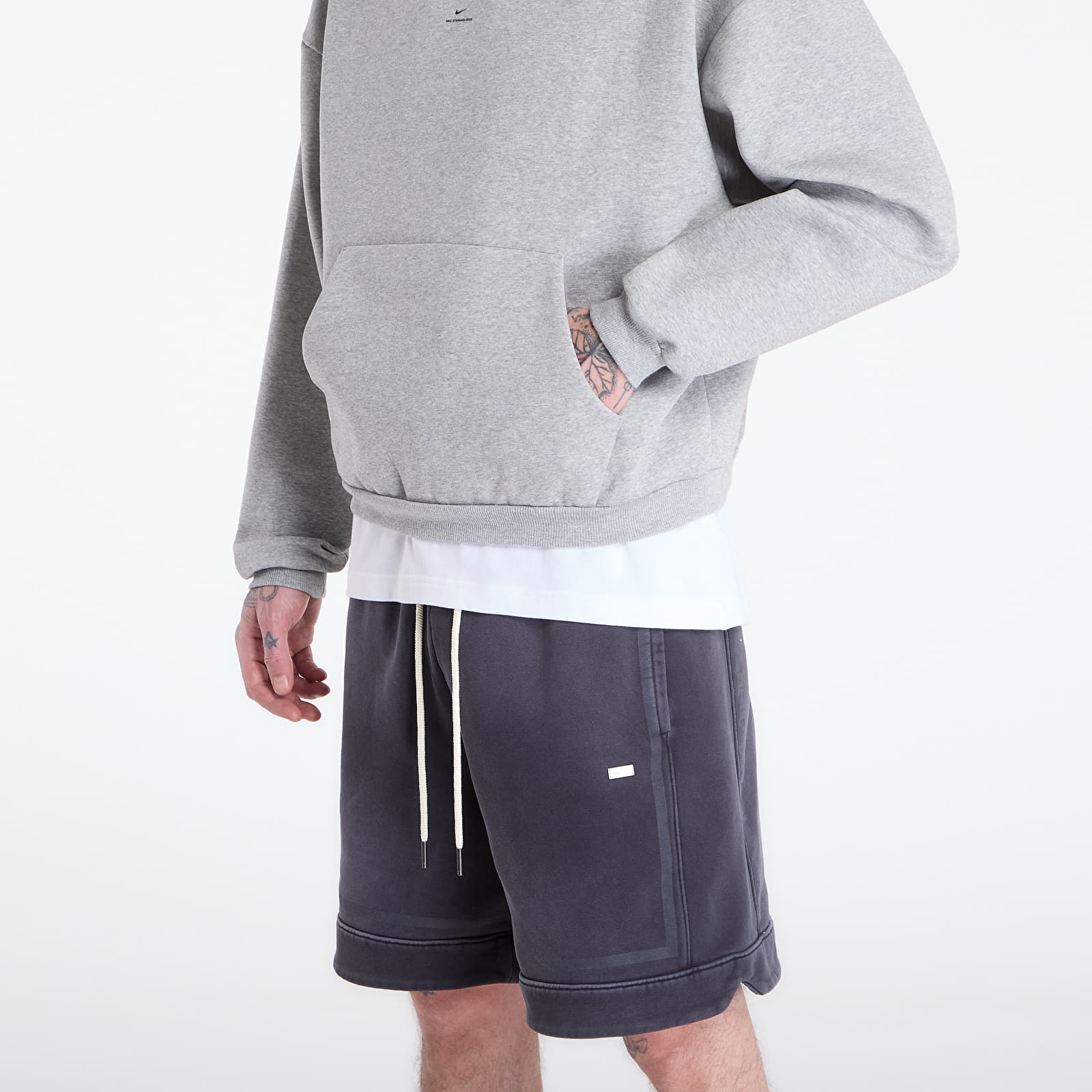 Men's sweatshirts Nike Standard Issue Men's Therma-FIT Brushed Basketball Pullover Hoodie Dk Grey Heather/ Black