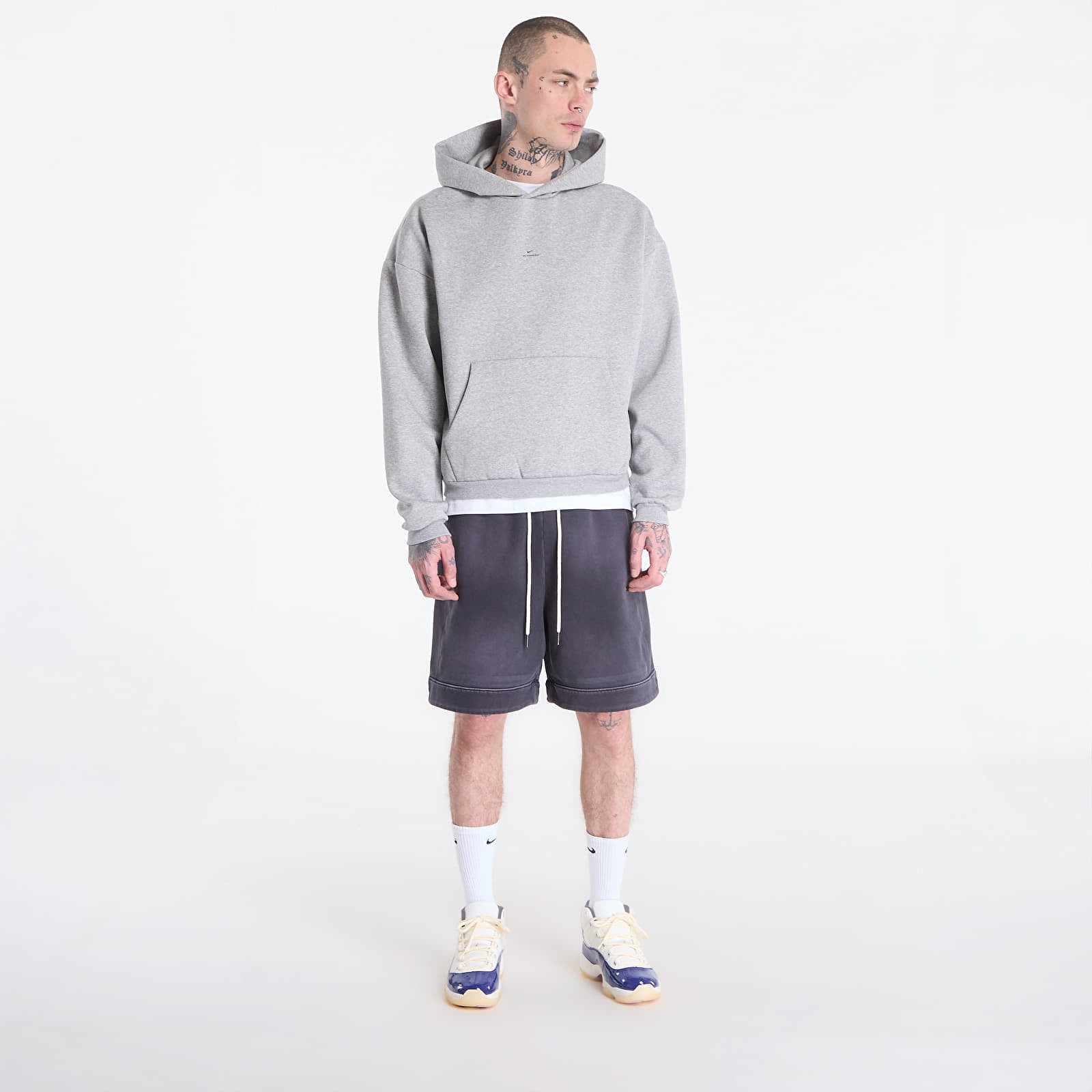 Men's sweatshirts Nike Standard Issue Men's Therma-FIT Brushed Basketball Pullover Hoodie Dk Grey Heather/ Black