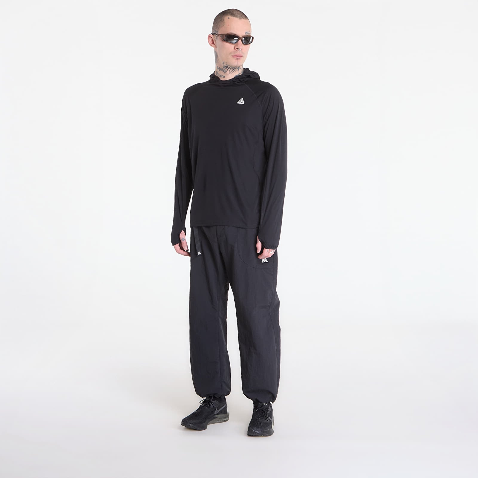 T-Shirts Männer Nike ACG "Solar Chase" Men's Dri-FIT UV Long-Sleeve Hooded Top Black/ Black/ Summit White
