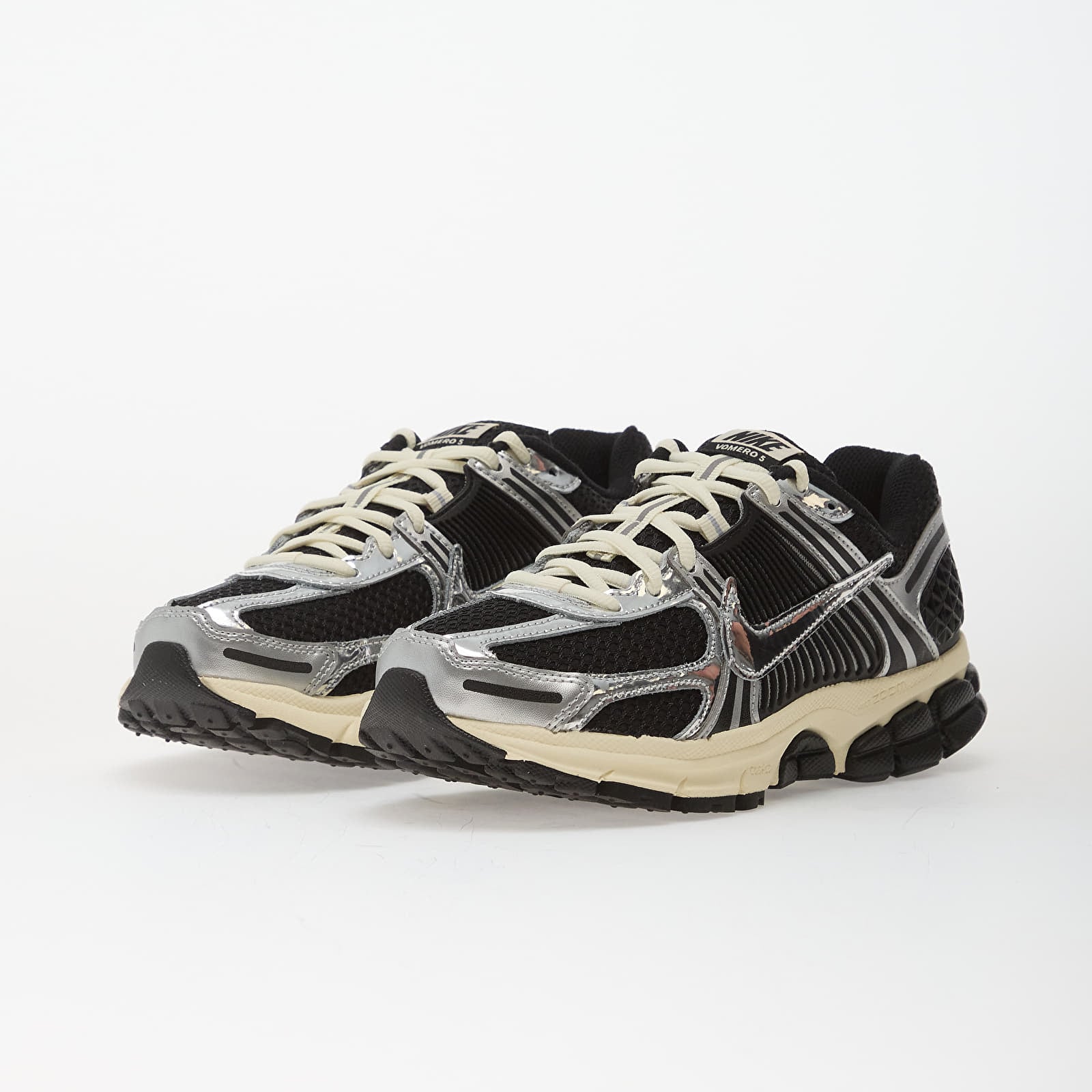 Meeste tossud ja kingad Nike Zoom Vomero 5 Black/ Chrome-Metallic Silver
