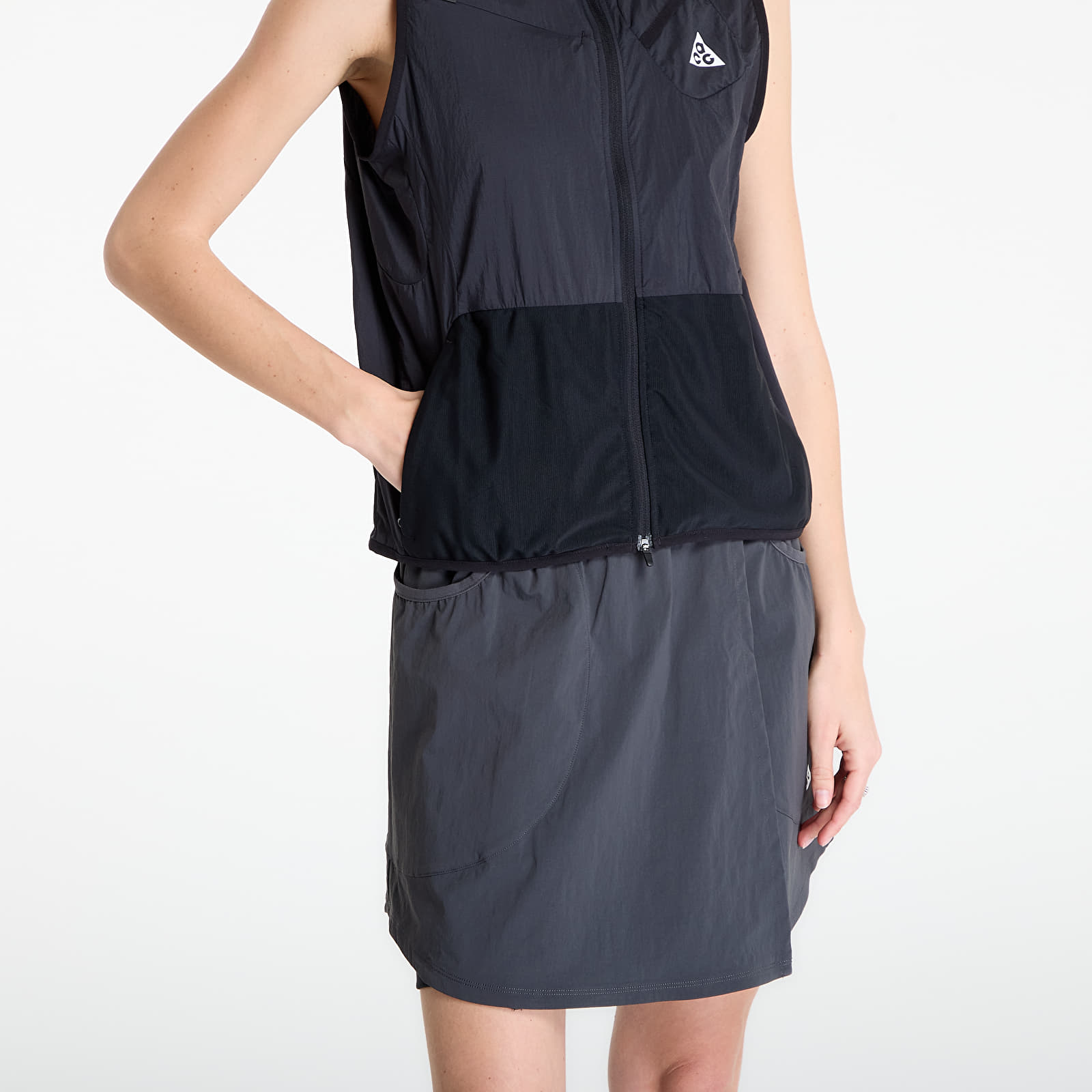 Cardigans til kvinder Nike ACG Women's Trail Running Vest Black/ Summit White
