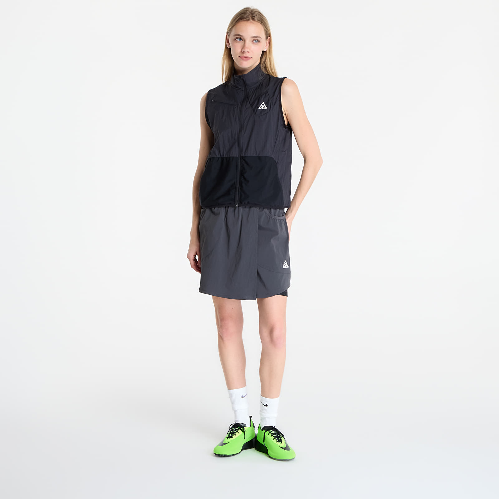 Cardigans til kvinder Nike ACG Women's Trail Running Vest Black/ Summit White