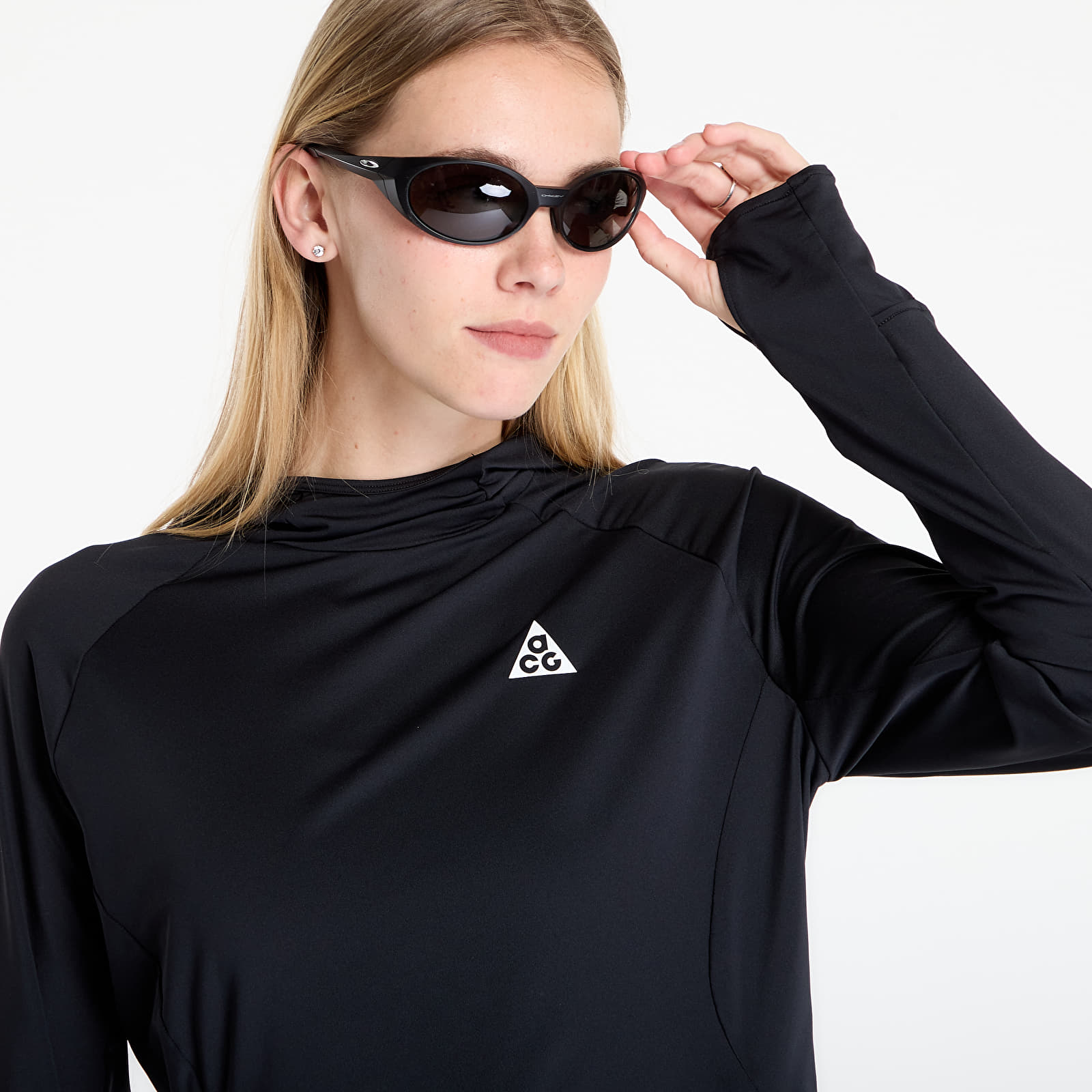T-shirts för kvinnor Nike ACG Women's UV-Resistant Hooded Trail Running Mid-Layer Top Black/ Black/ Summit White