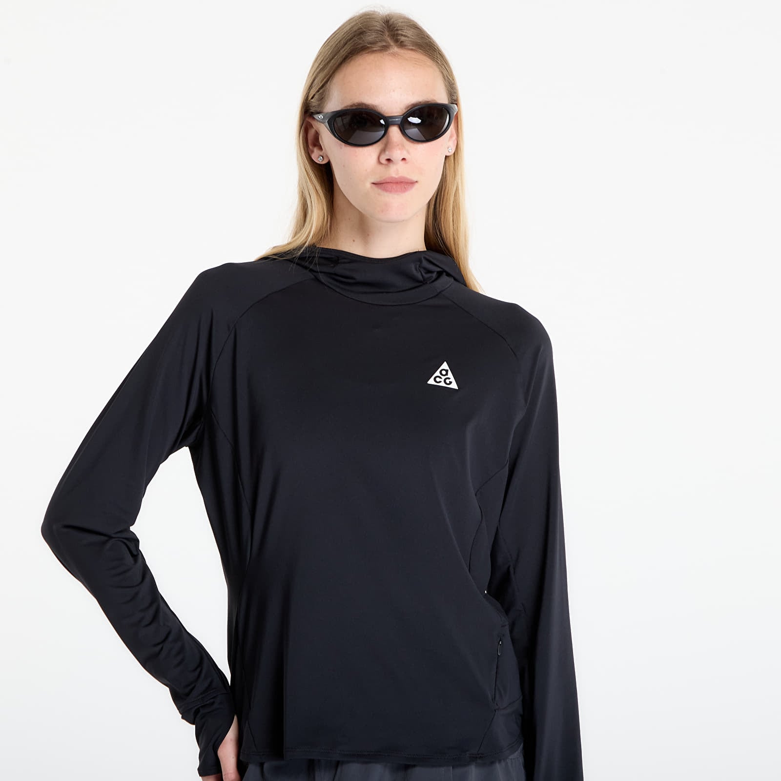 T-shirts för kvinnor Nike ACG Women's UV-Resistant Hooded Trail Running Mid-Layer Top Black/ Black/ Summit White
