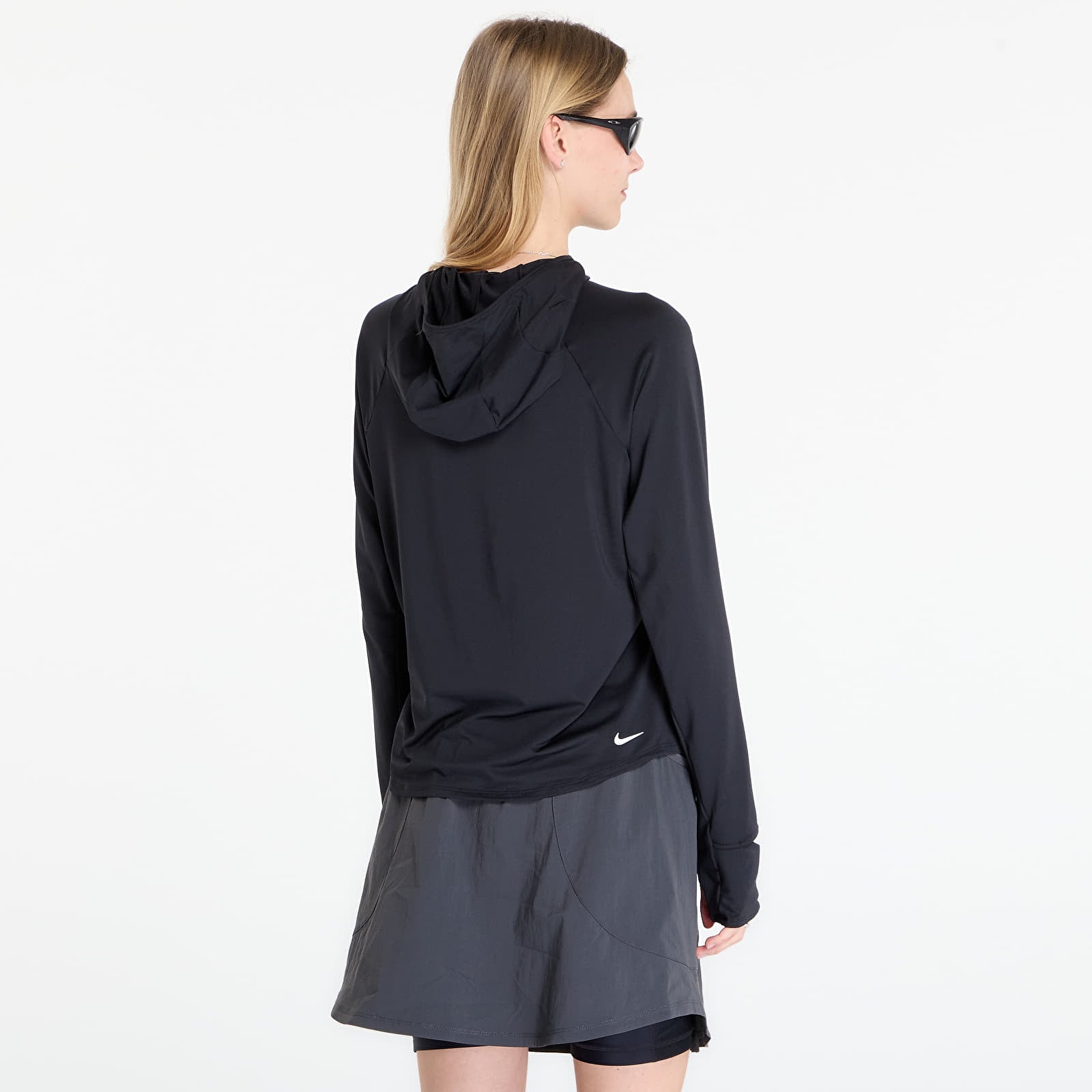 T-shirts för kvinnor Nike ACG Women's UV-Resistant Hooded Trail Running Mid-Layer Top Black/ Black/ Summit White