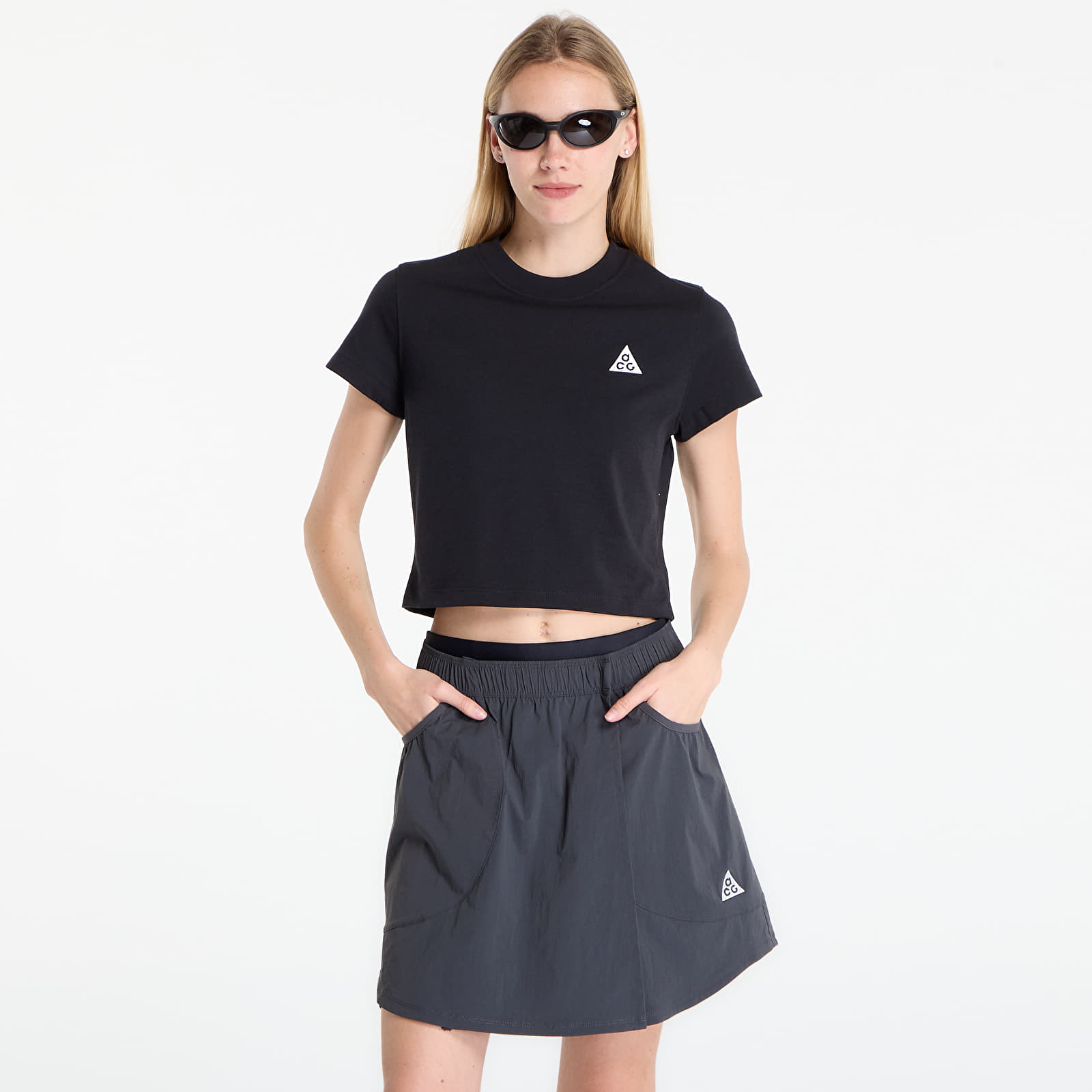 Dámská trička Nike ACG Women's Dri-FIT Short-Sleeve Top Black/ Summit White