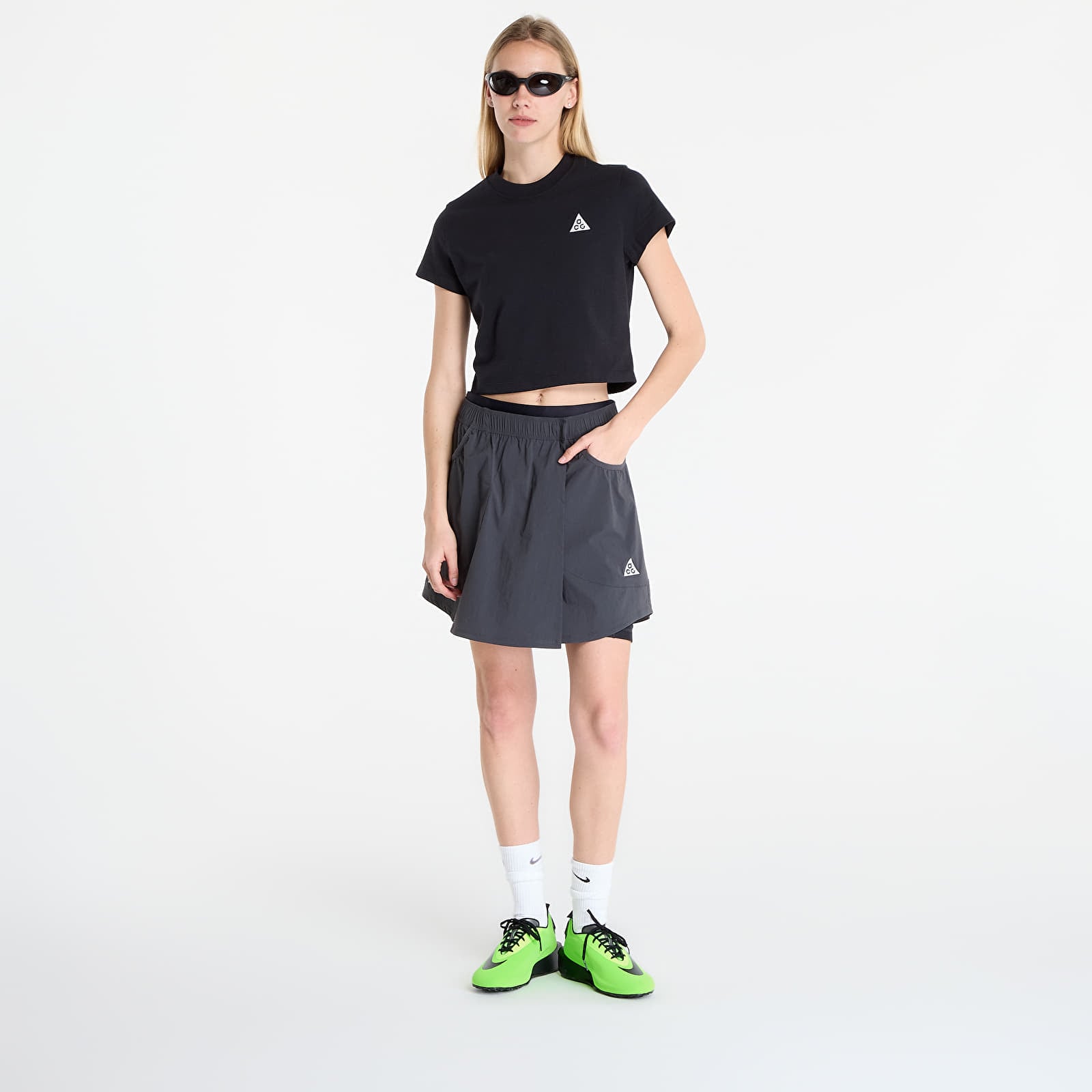 Dámská trička Nike ACG Women's Dri-FIT Short-Sleeve Top Black/ Summit White
