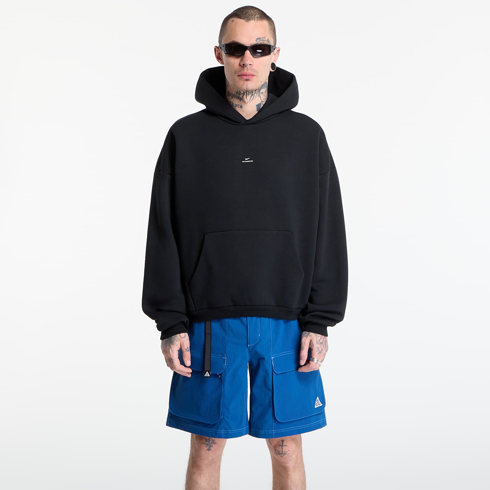Sweatshirts för män Nike Standard Issue Men's Therma-FIT Brushed Basketball Pullover Hoodie Black/ Pale Ivory