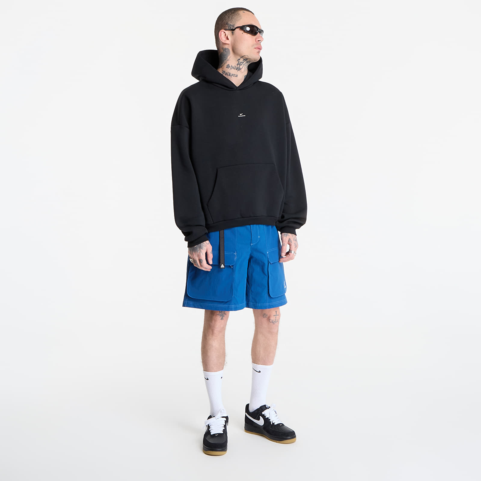 Sweatshirts för män Nike Standard Issue Men's Therma-FIT Brushed Basketball Pullover Hoodie Black/ Pale Ivory