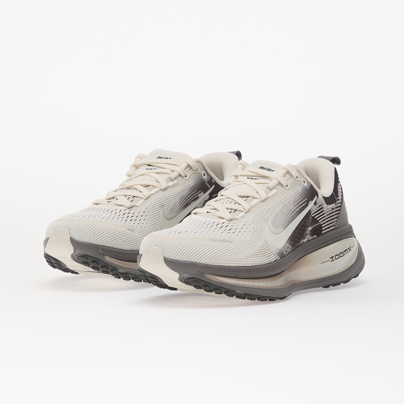 Sneakers och skor för kvinnor Nike Vomero 18 Se Phantom/ Sail-Pencil Point-Anthracite