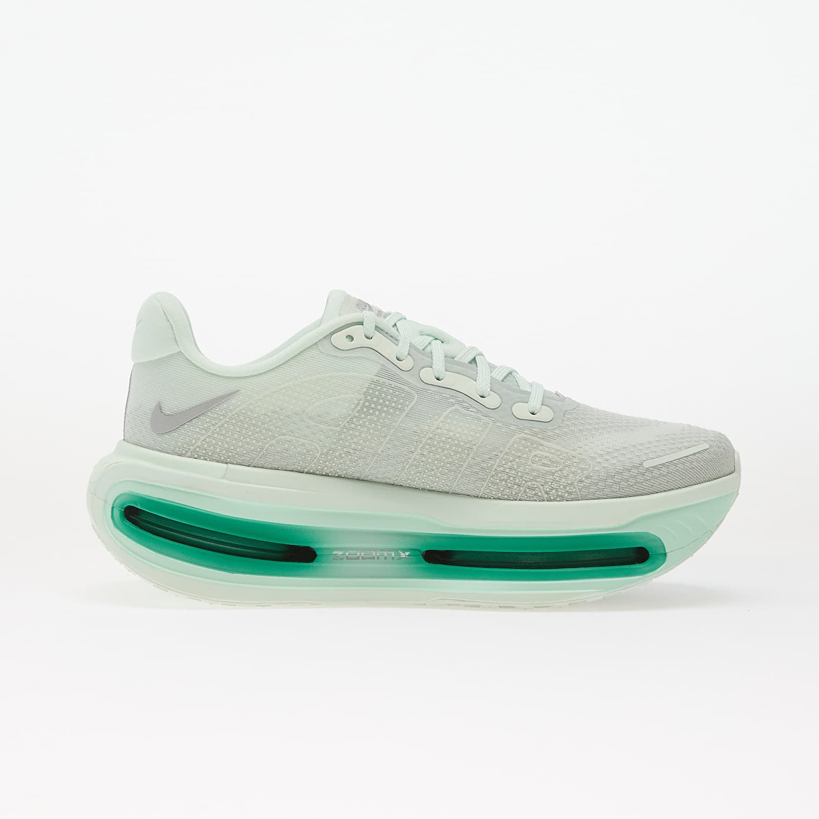 Sneakers och skor för kvinnor Nike Vomero Premium Barely Green/ Metallic Silver