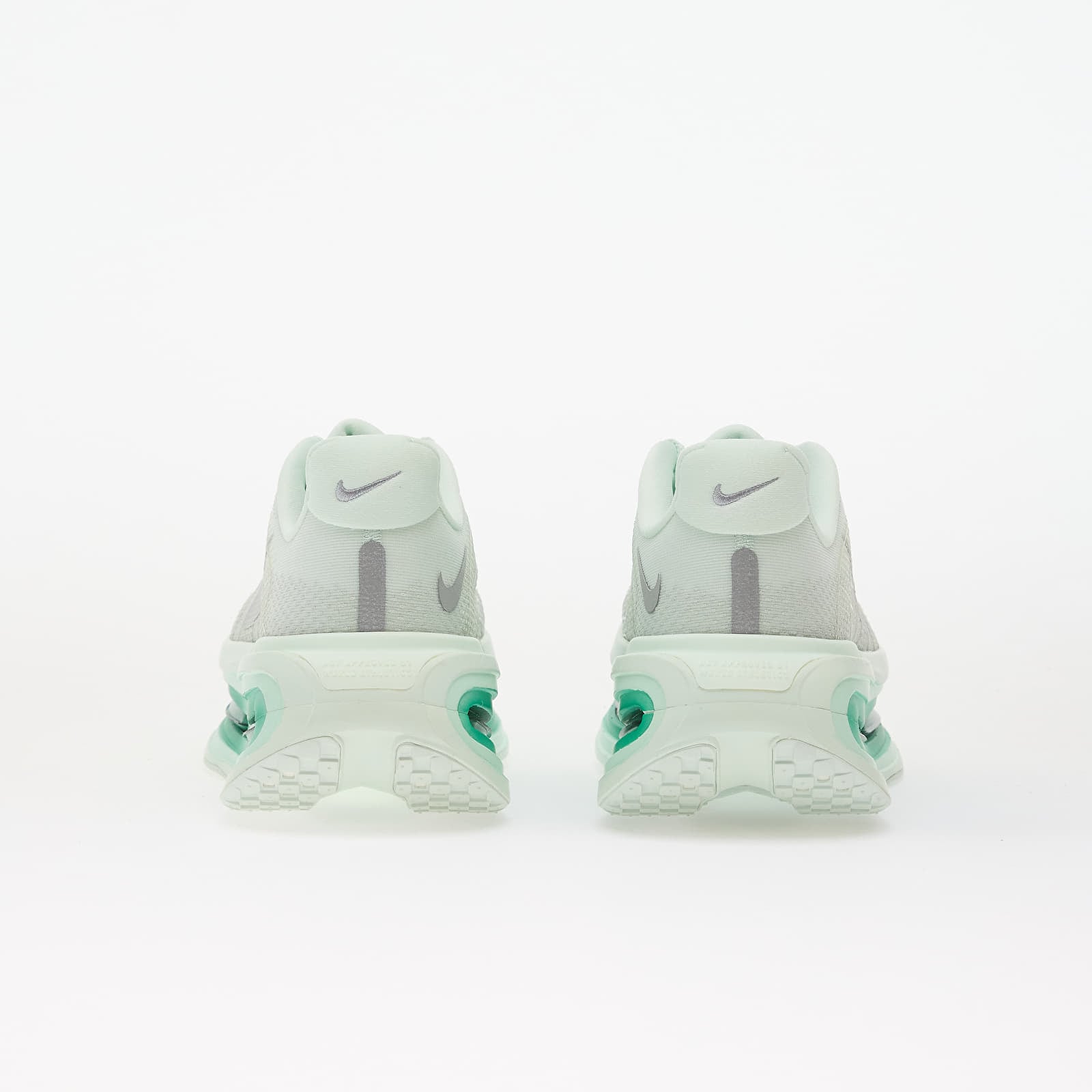 Sneakers och skor för kvinnor Nike Vomero Premium Barely Green/ Metallic Silver