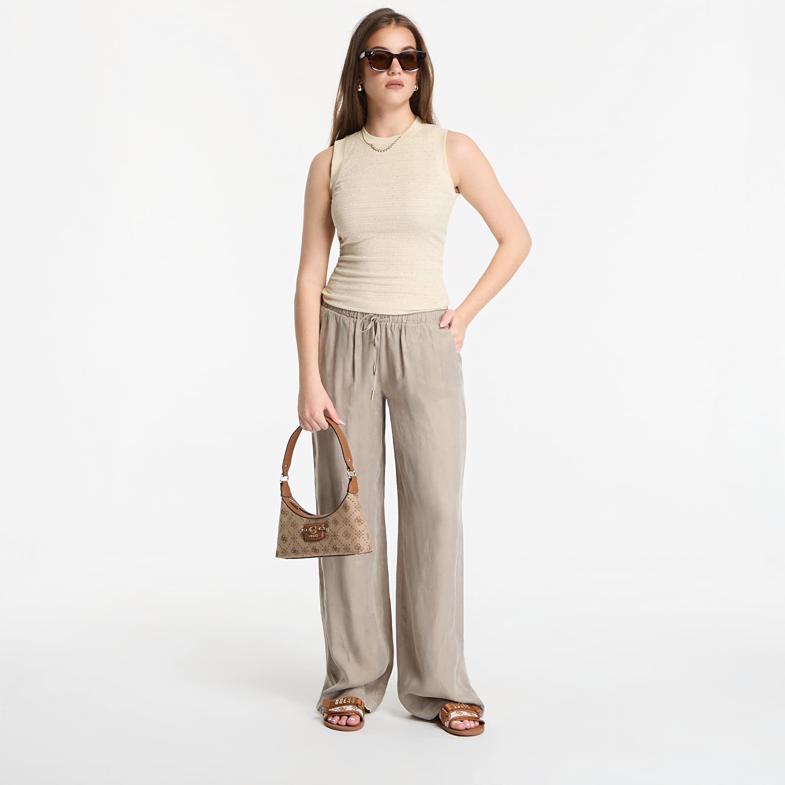 Träningsbyxor GUESS Dalia Fluid Jogger Pant Sage Leaf