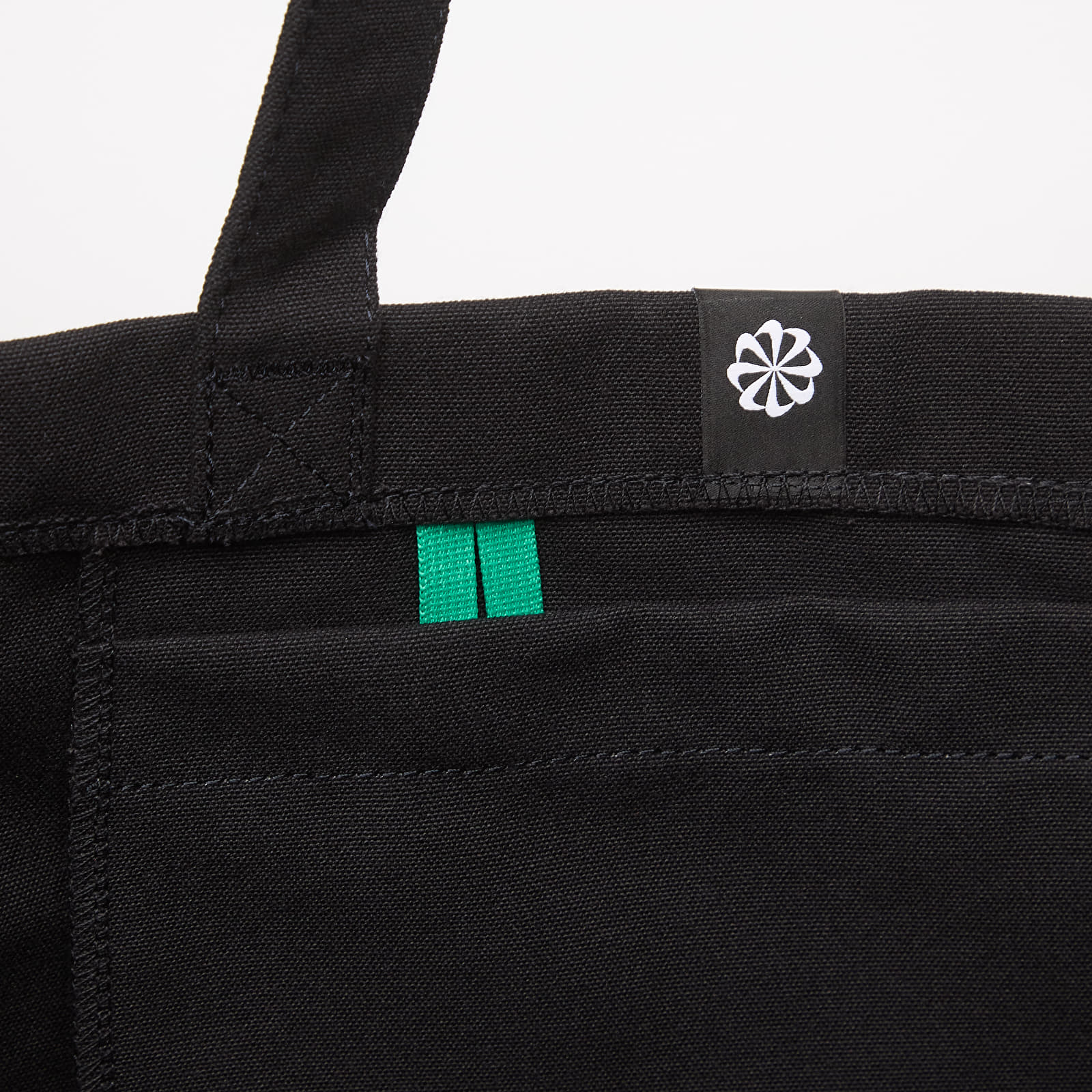 Ανδρικές τσάντες ώμου Nike Heritage Tote Bag 22L Black/ Stadium Green/ White