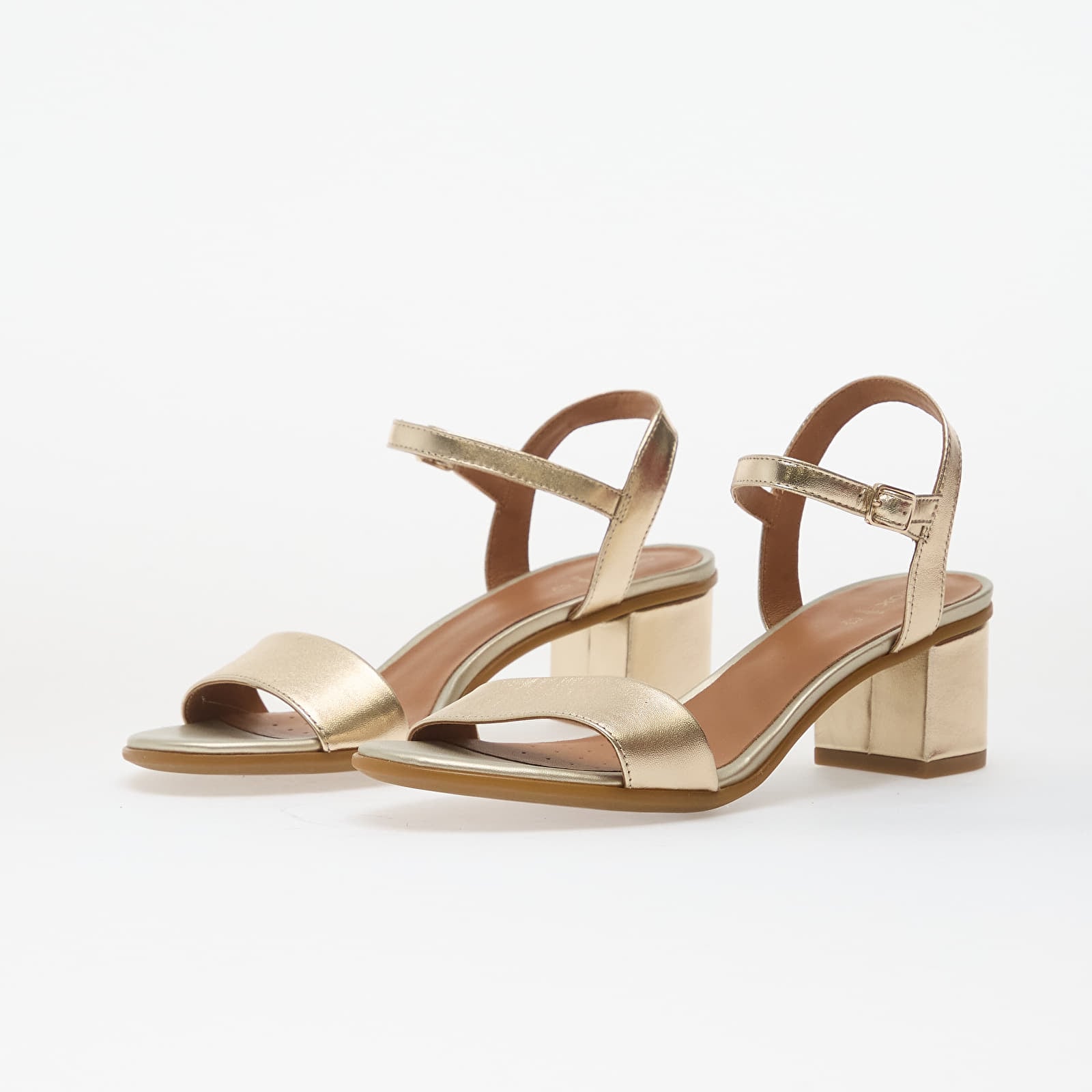 Sneakers och skor för kvinnor Geox Aurely 50 Lt Gold