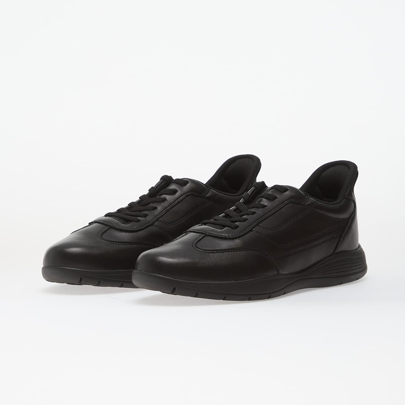 Încălțăminte și sneakerși pentru bărbați Geox Spherica Ec2 Plus Fast in Black