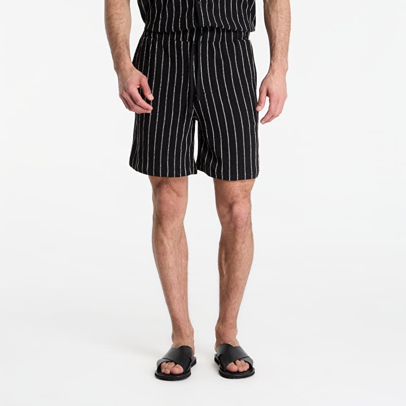 Šortky Urban Classics Striped Crinkle Resort Shorts Black/ Off White