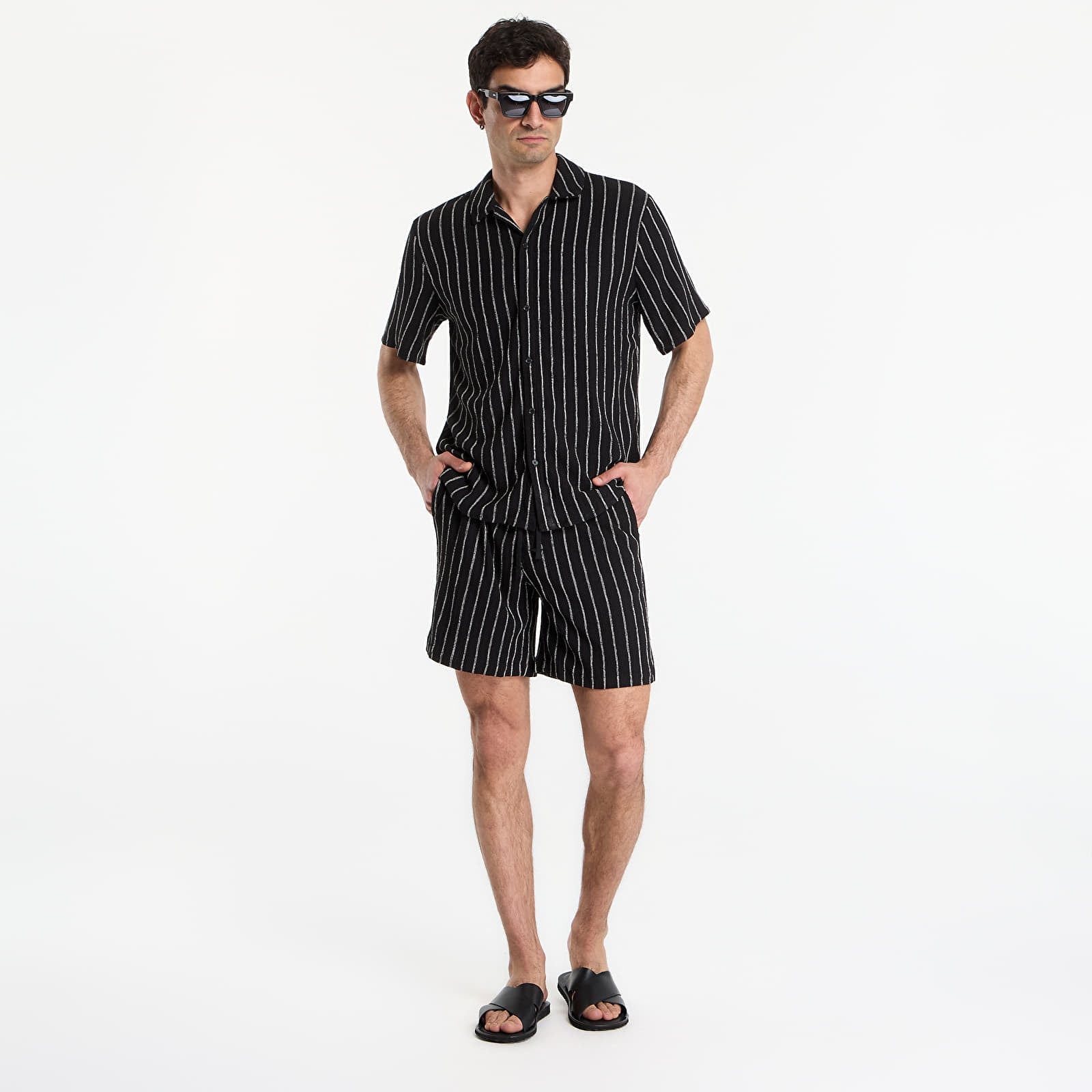 Shorts Urban Classics Striped Crinkle Resort Shorts Black/ Off White