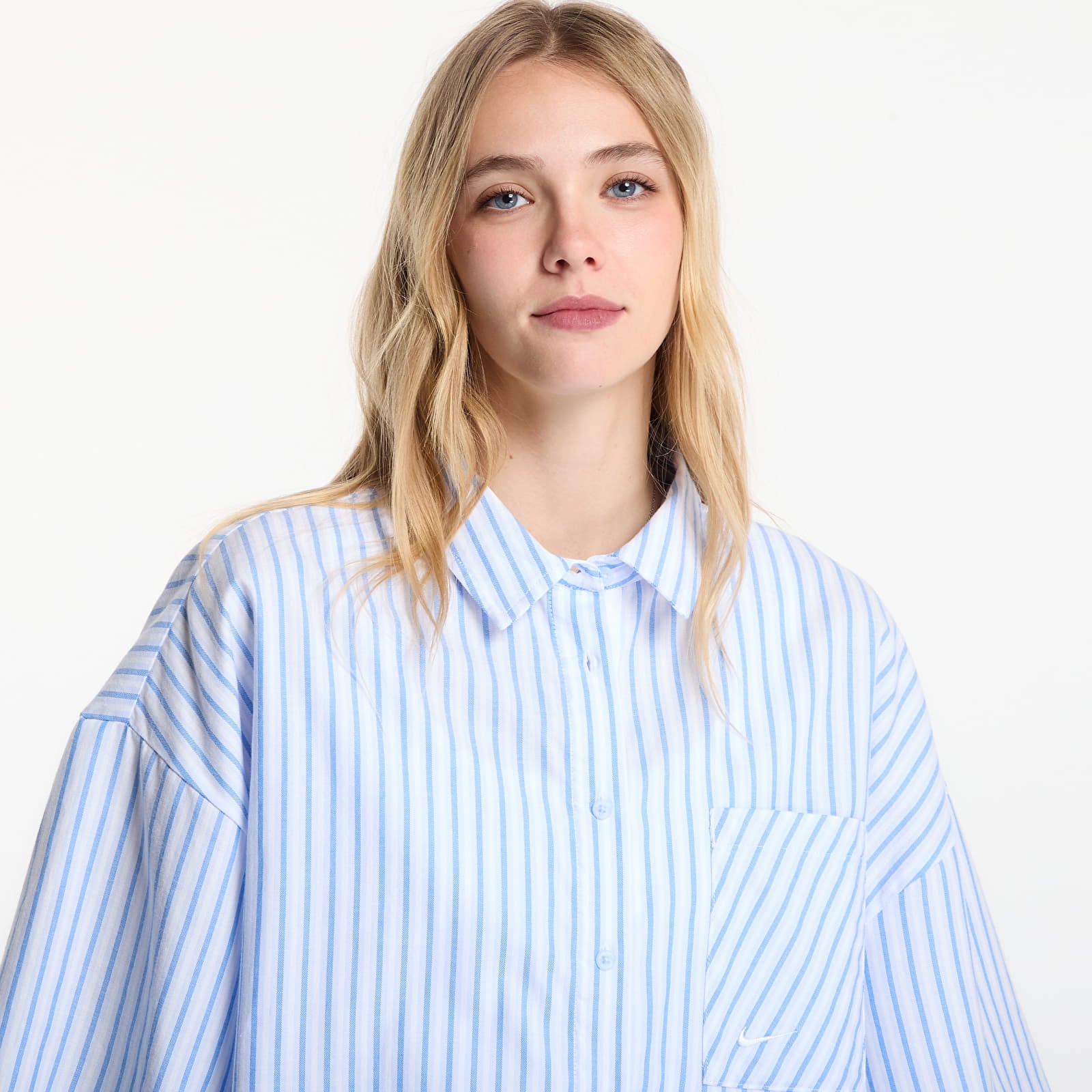 Cămașă de damă Nike Sportswear Chill Poplin Women's Oversized Short-Sleeve Top Lt Photo Blue/ Hydrogen Blue/ Summit White