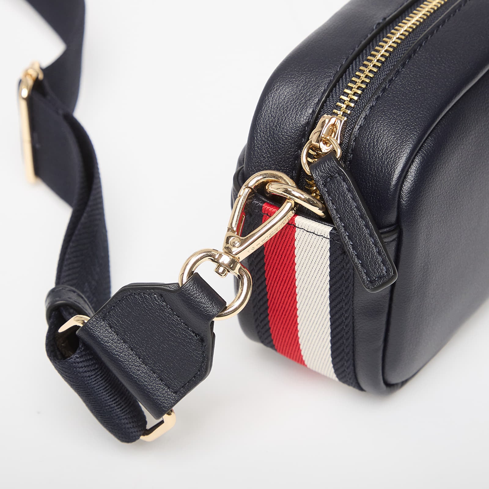 Torby przez ramię Tommy Hilfiger Logotape Camera Bag Space Blue Corp