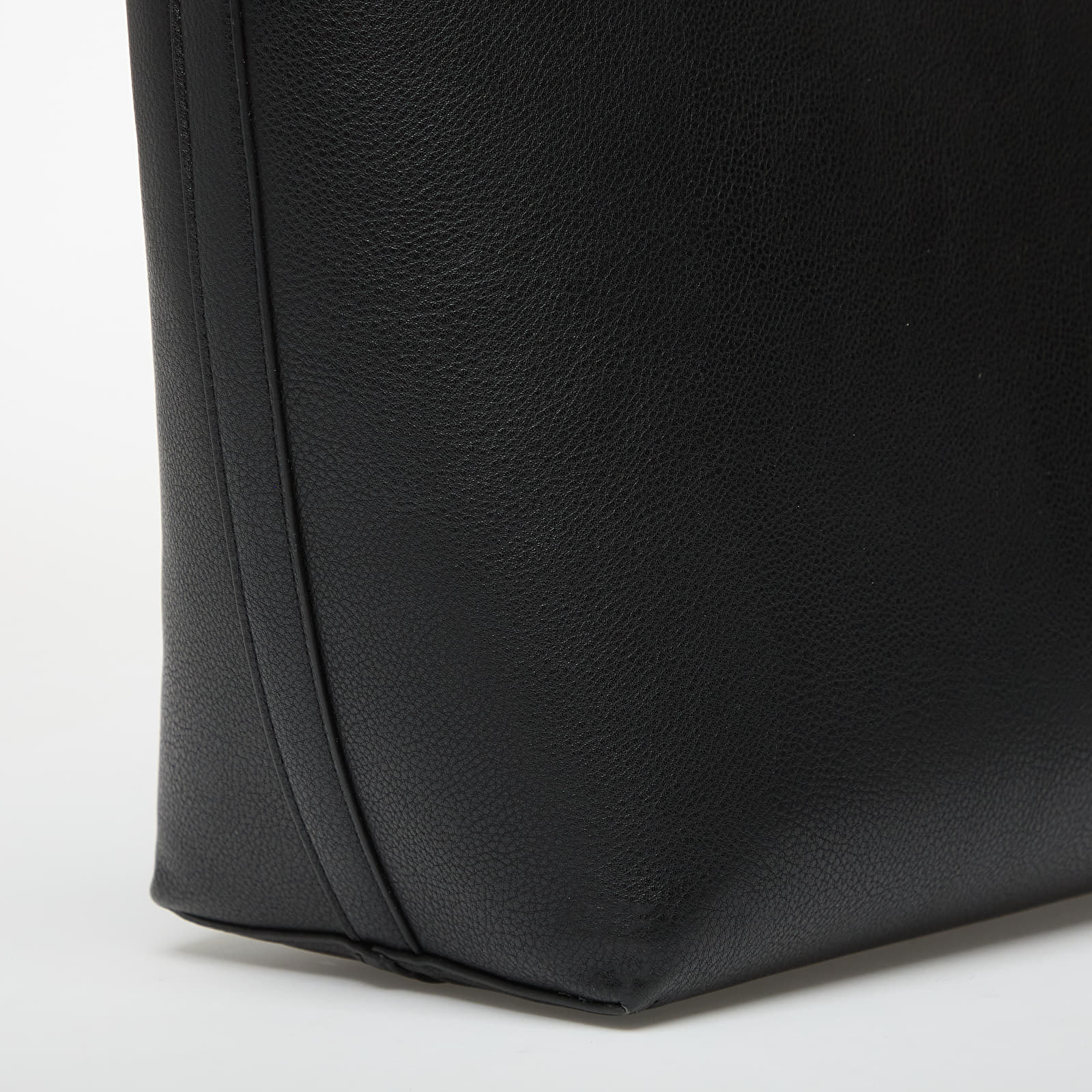 Kabelky Tommy Hilfiger Icon Tote Black