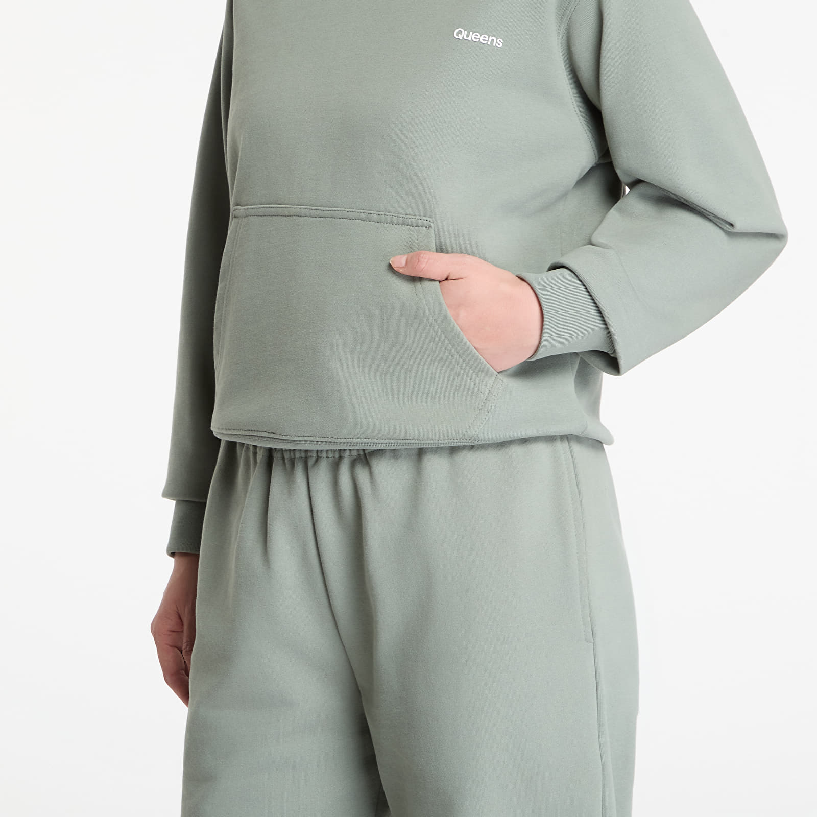 Mikiny Queens Women's Sweats Essential Hoodie Leaf