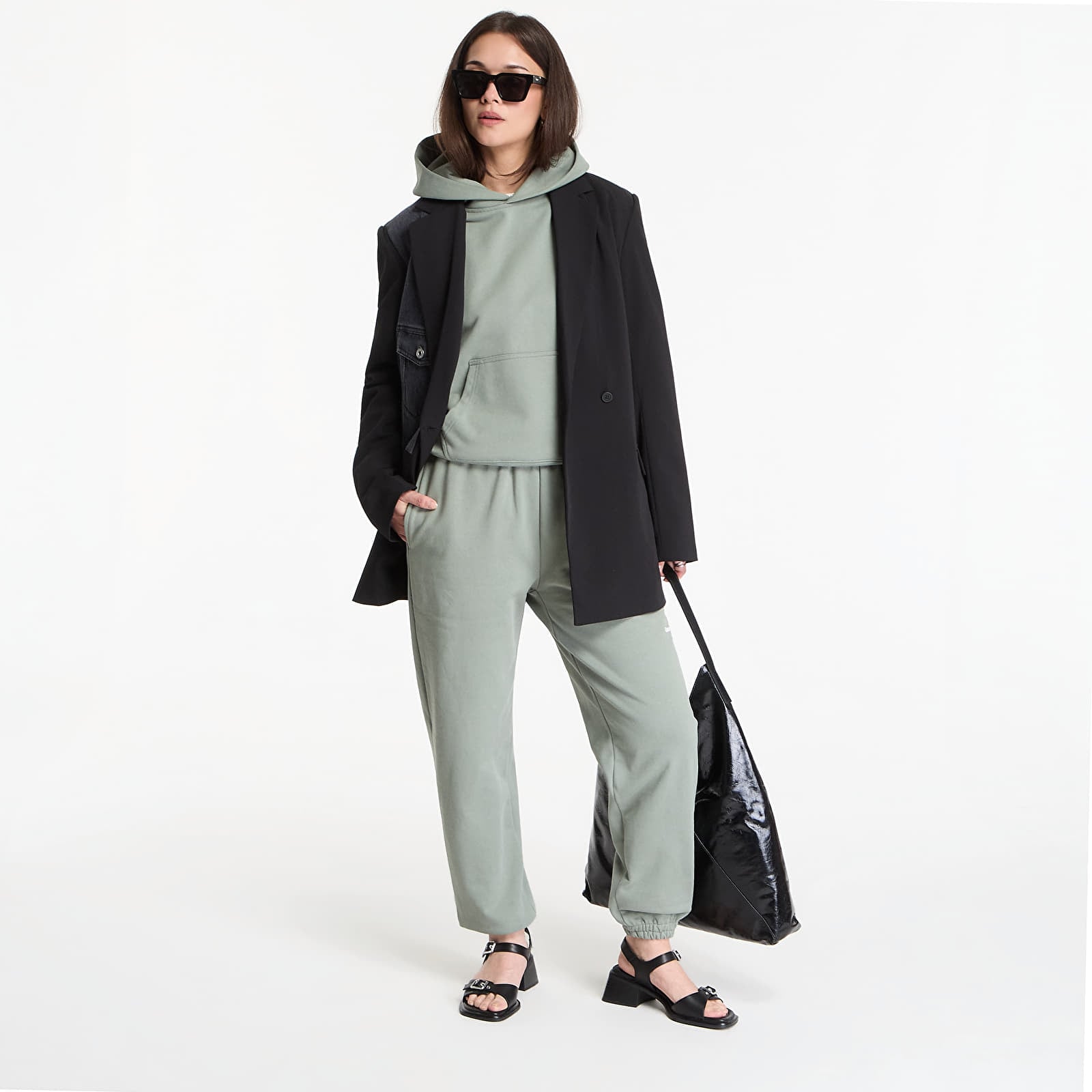 Mikiny Queens Women's Sweats Essential Hoodie Leaf