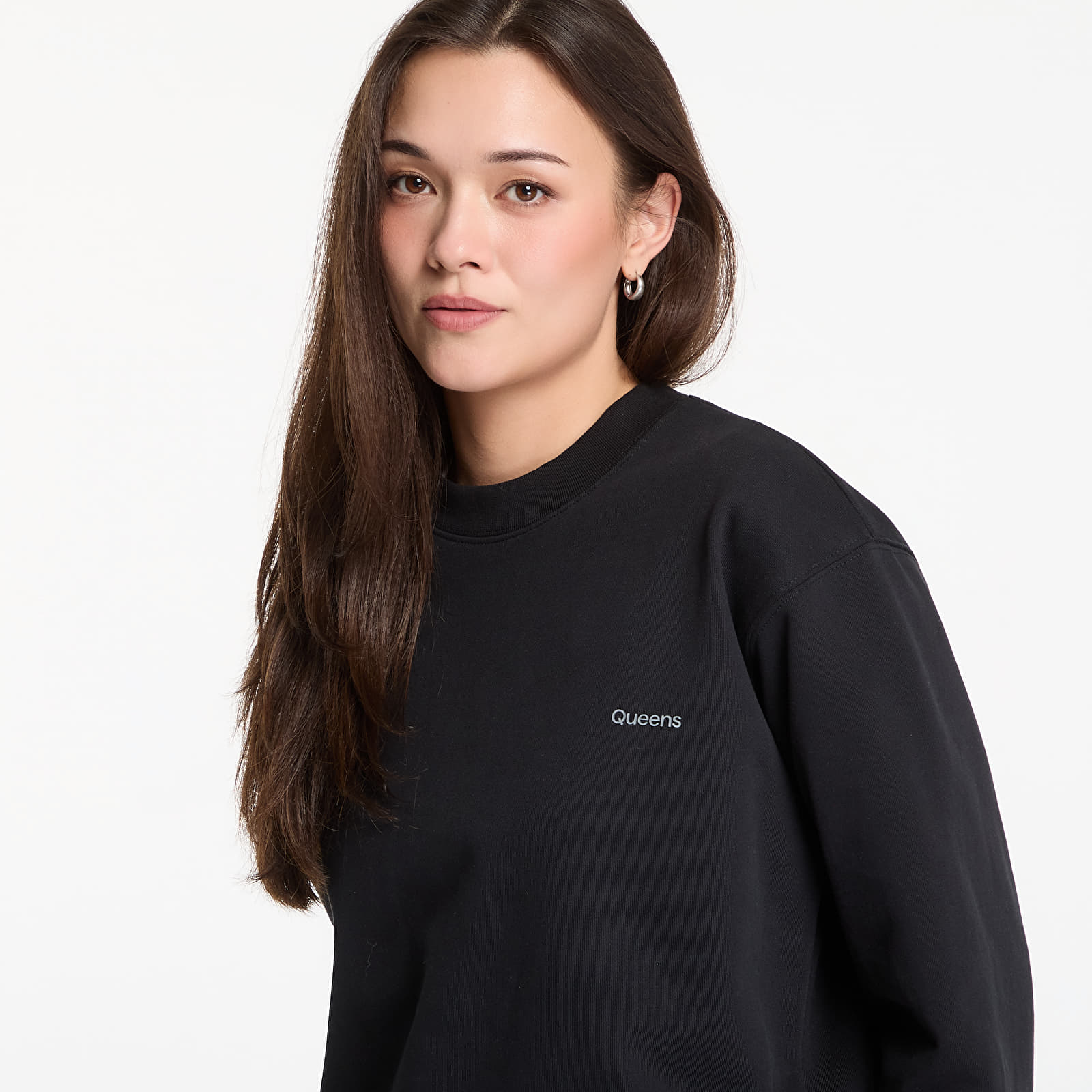 Bluzy Queens Women's Sweats Essential Crewneck Black