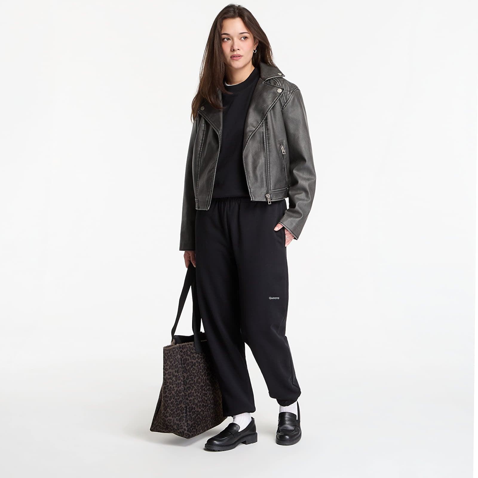 Bluzy Queens Women's Sweats Essential Crewneck Black