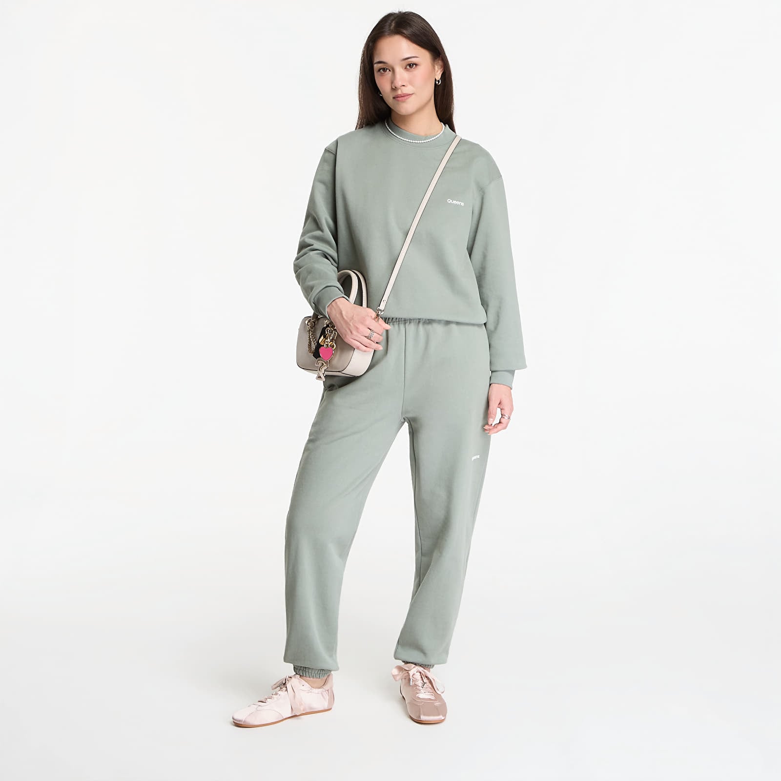 Bluzy Queens Women's Sweats Essential Crewneck Leaf