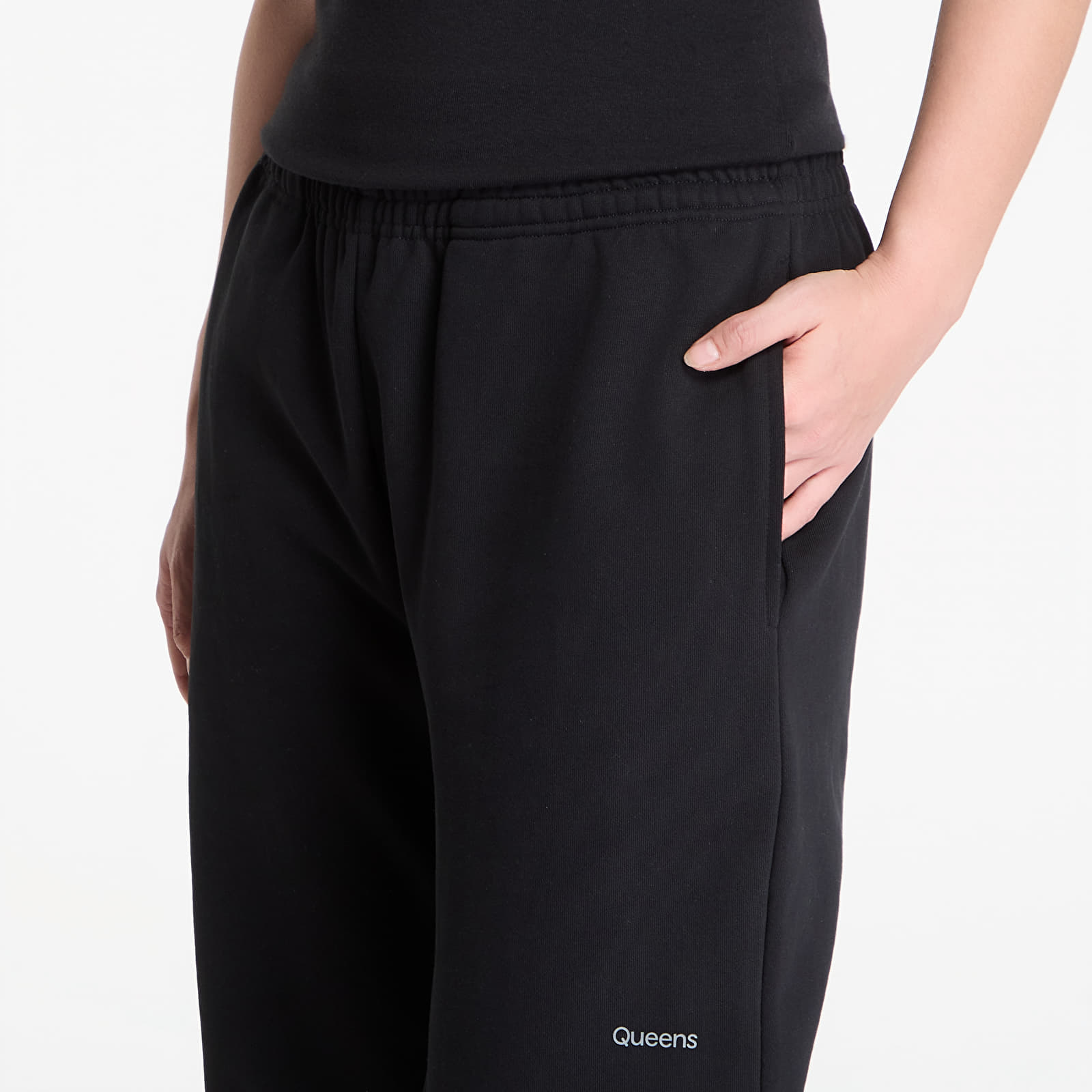 Spodnie dresowe Queens Women's Sweats Essential Sweatpants Black