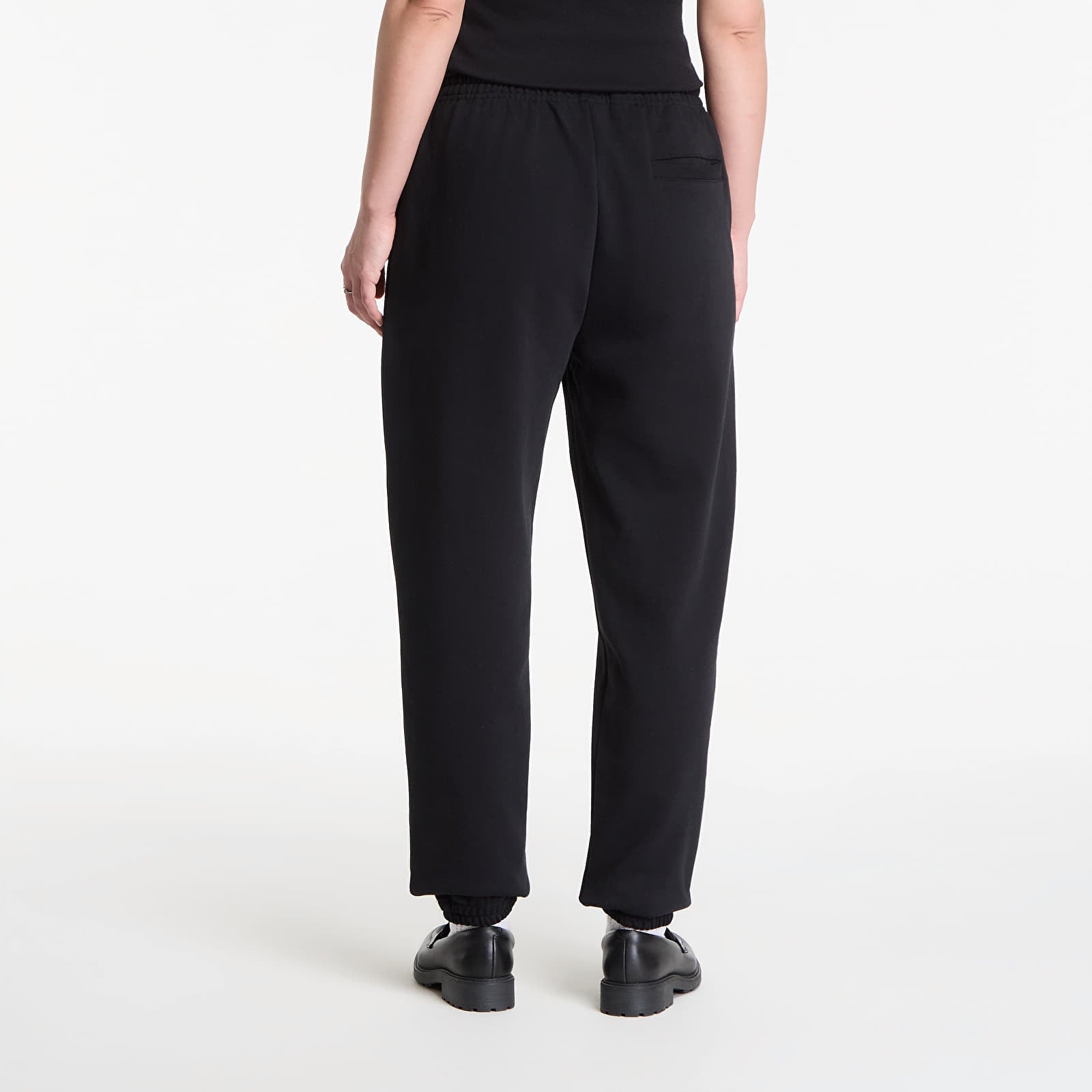 Spodnie dresowe Queens Women's Sweats Essential Sweatpants Black