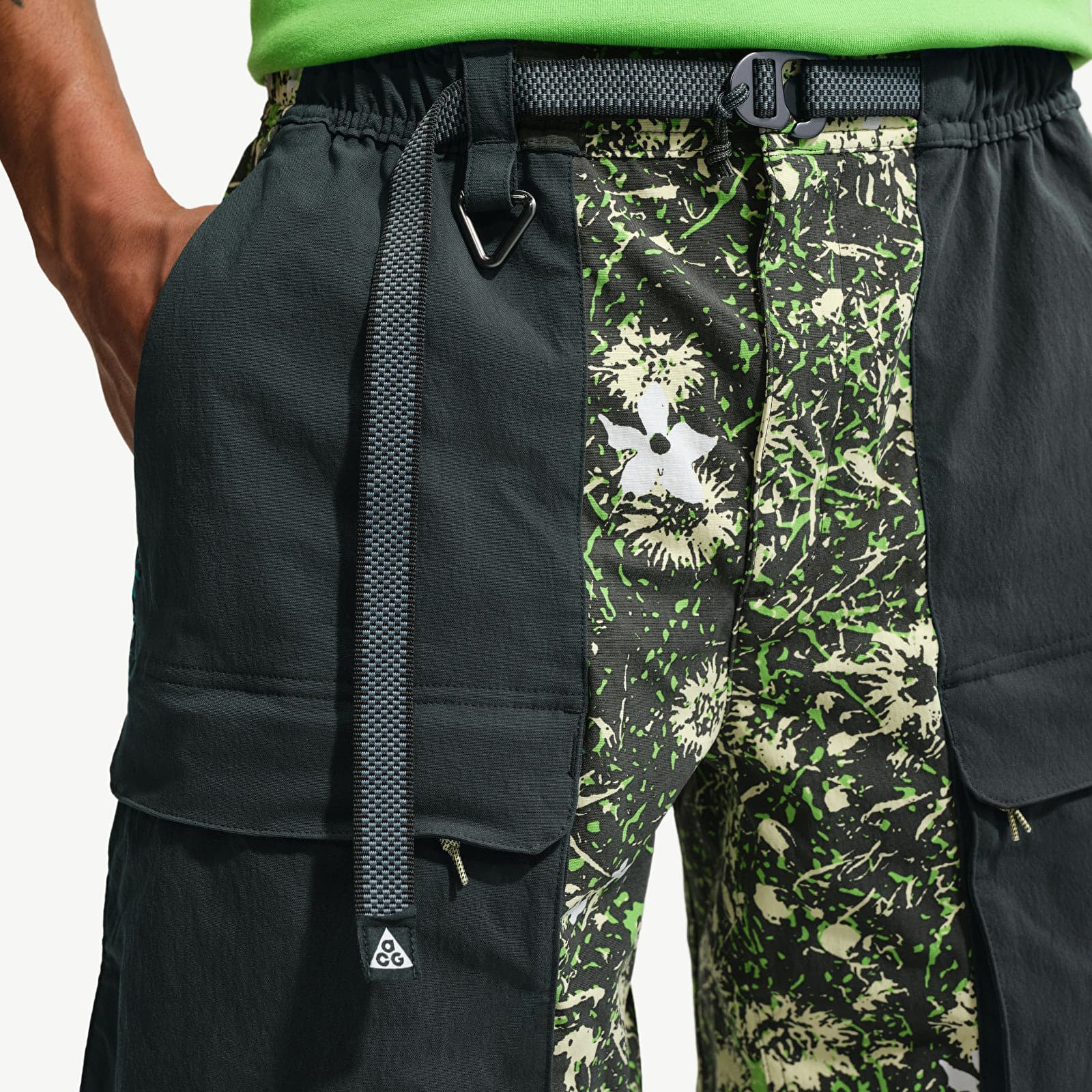 Férfi sortok Nike ACG "Smith Summit" Men's Shorts Black Spruce/ Mineral Slate/ Summit White