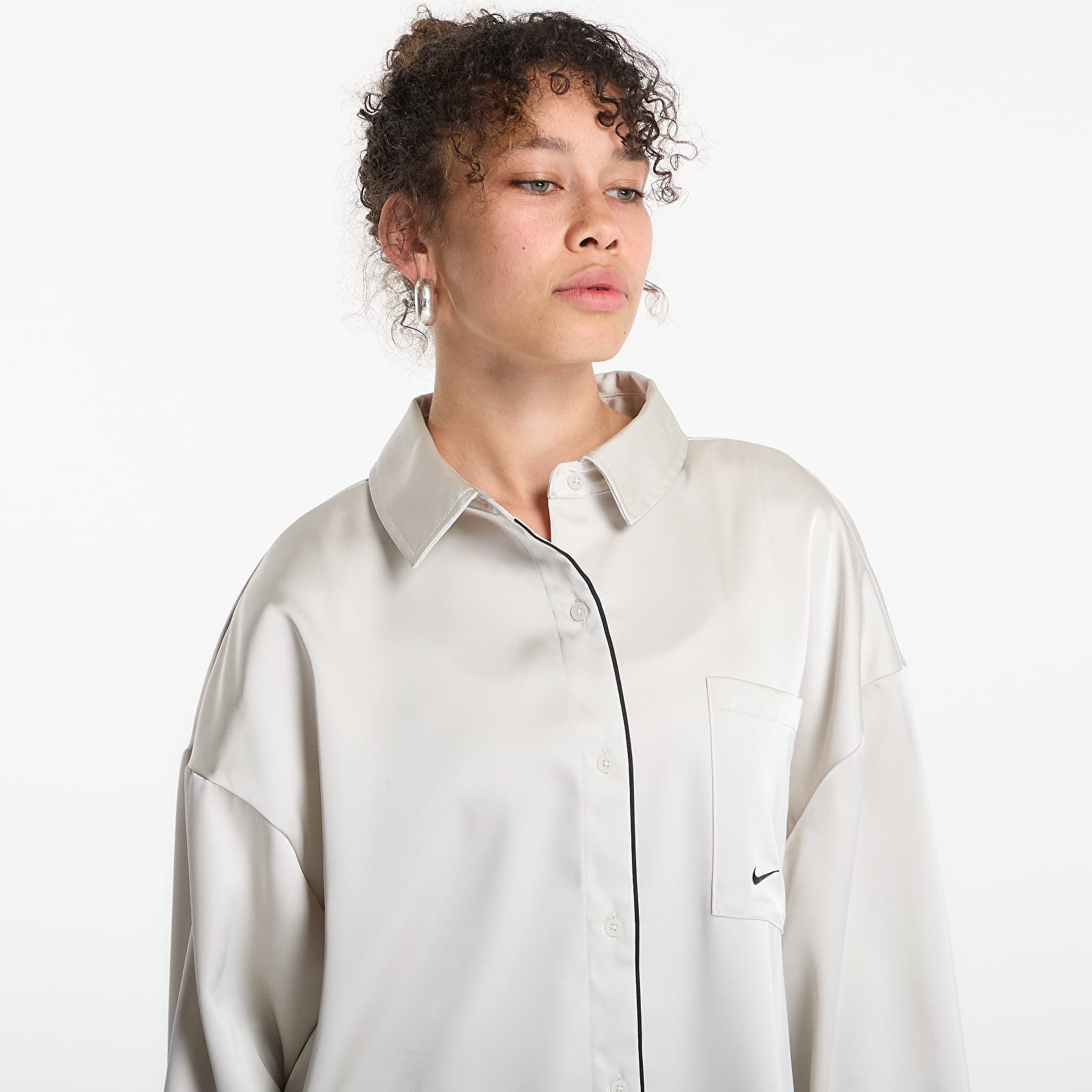 Ženske majice Nike Sportswear Women's Oversized Satin Long-Sleeve Top Light Bone/ Black