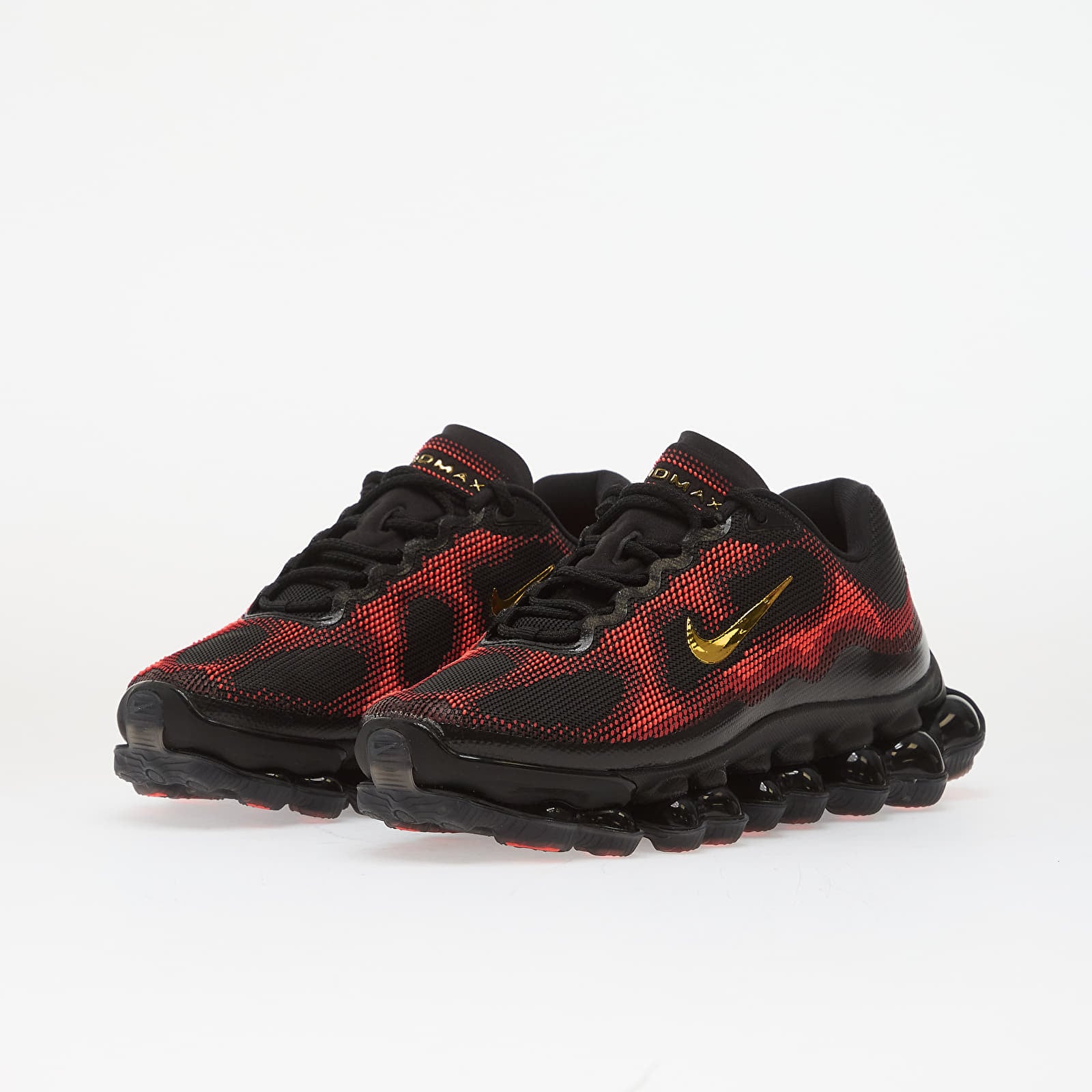 Încălțăminte și sneakerși pentru bărbați Nike Air Liquid Max Black/ Metallic Gold-Team Red-Fire Red