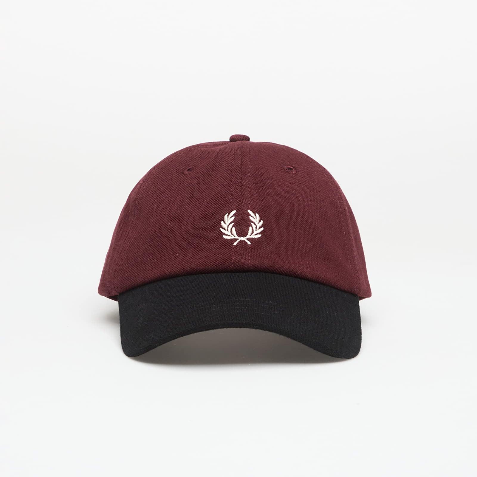 Șepci pentru bărbați Fred Perry Blocked Pique Classic Cap Oxblood