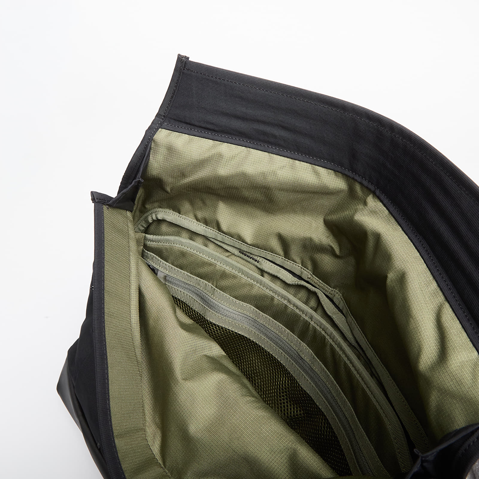 Moške torbe za na ramo Thule Paramount Crossbody 14L Black